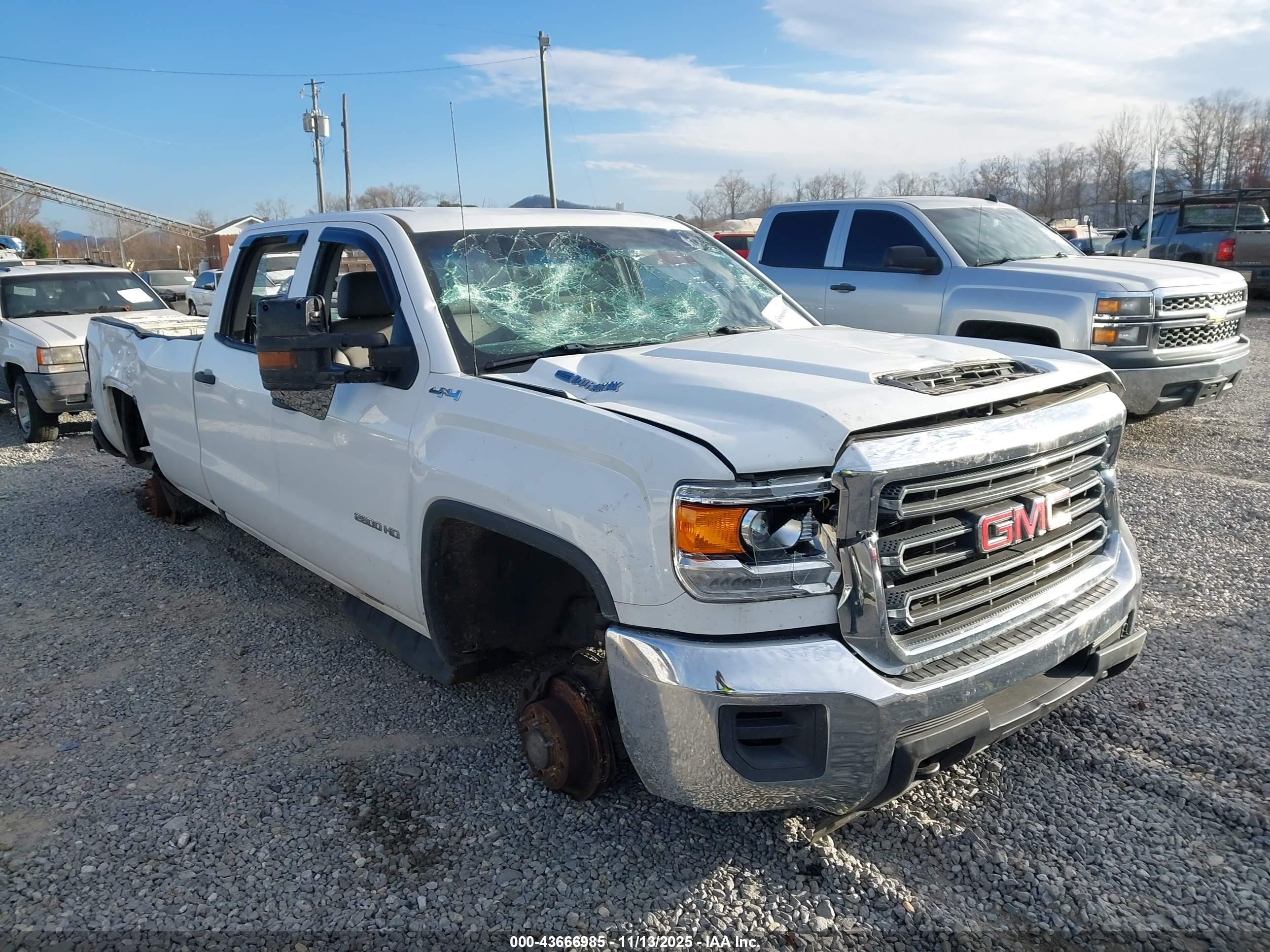 2019 GMC Sierra 2500HD, VIN 1GT12NEY3KF117646 — Vandalism
