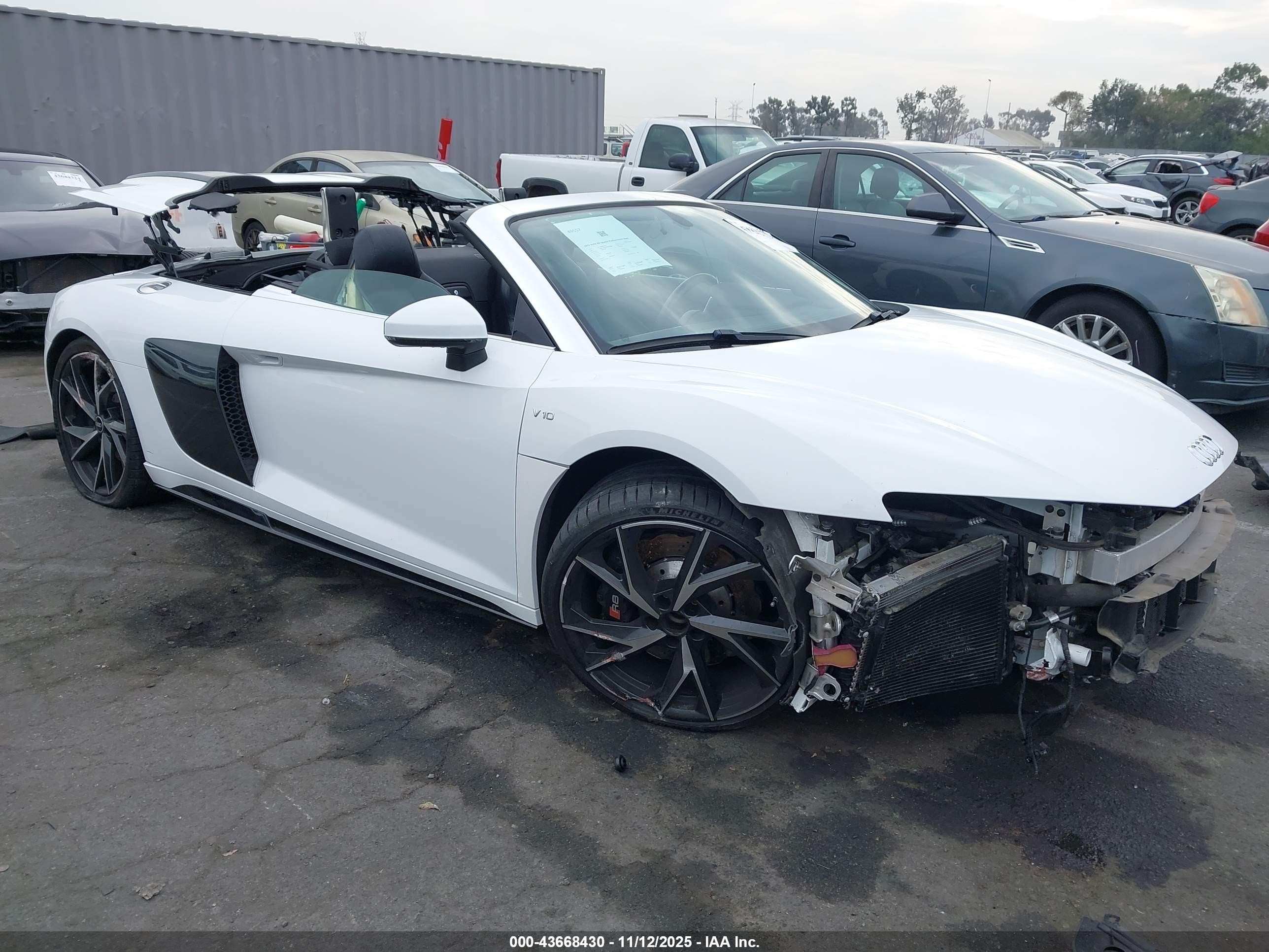 2022 Audi R8, VIN WUACECFX6N7901007 — Перед