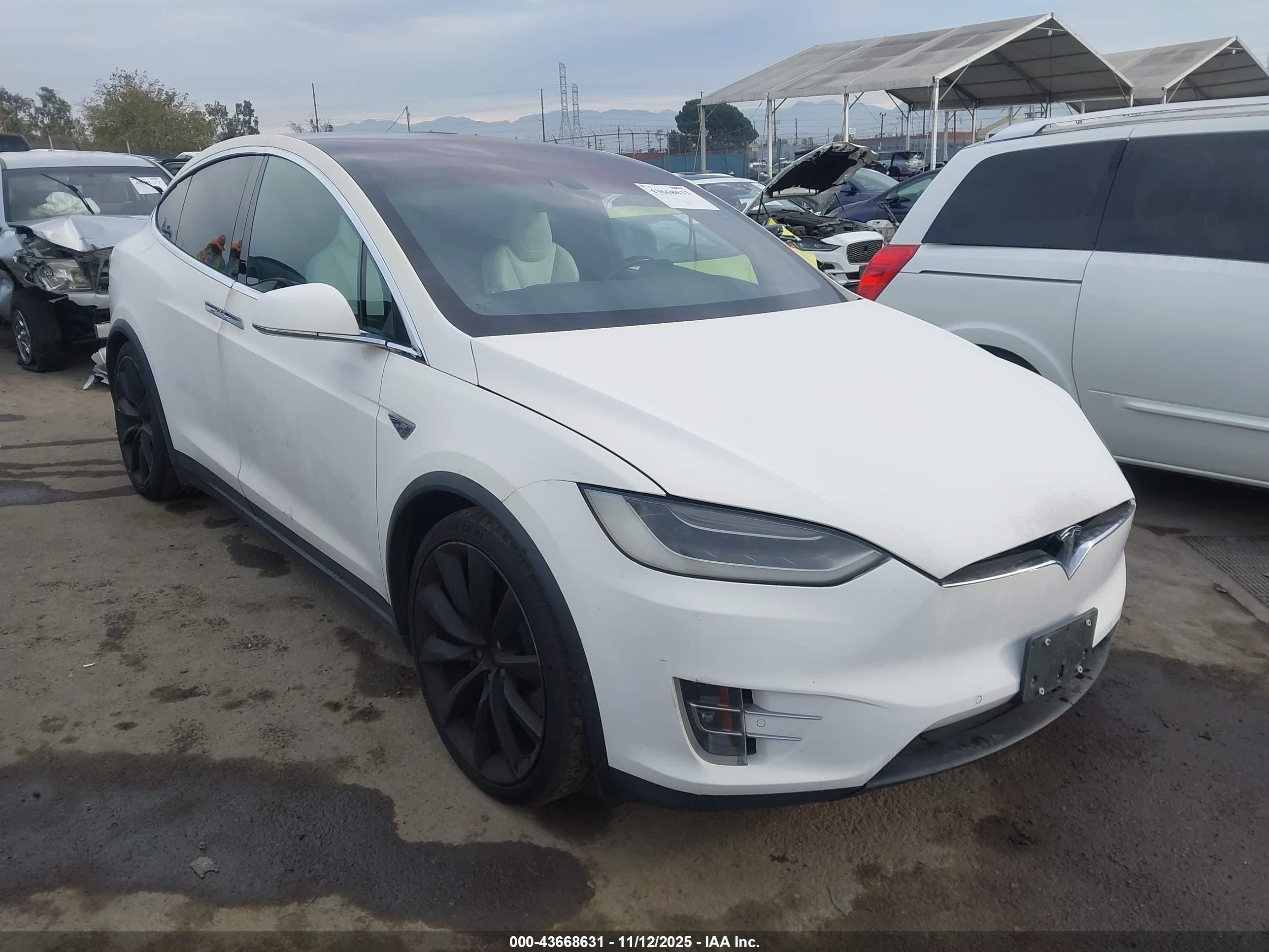 2016 Tesla Model X P90D, VIN 5YJXCAE43GF001453 — Normal wear