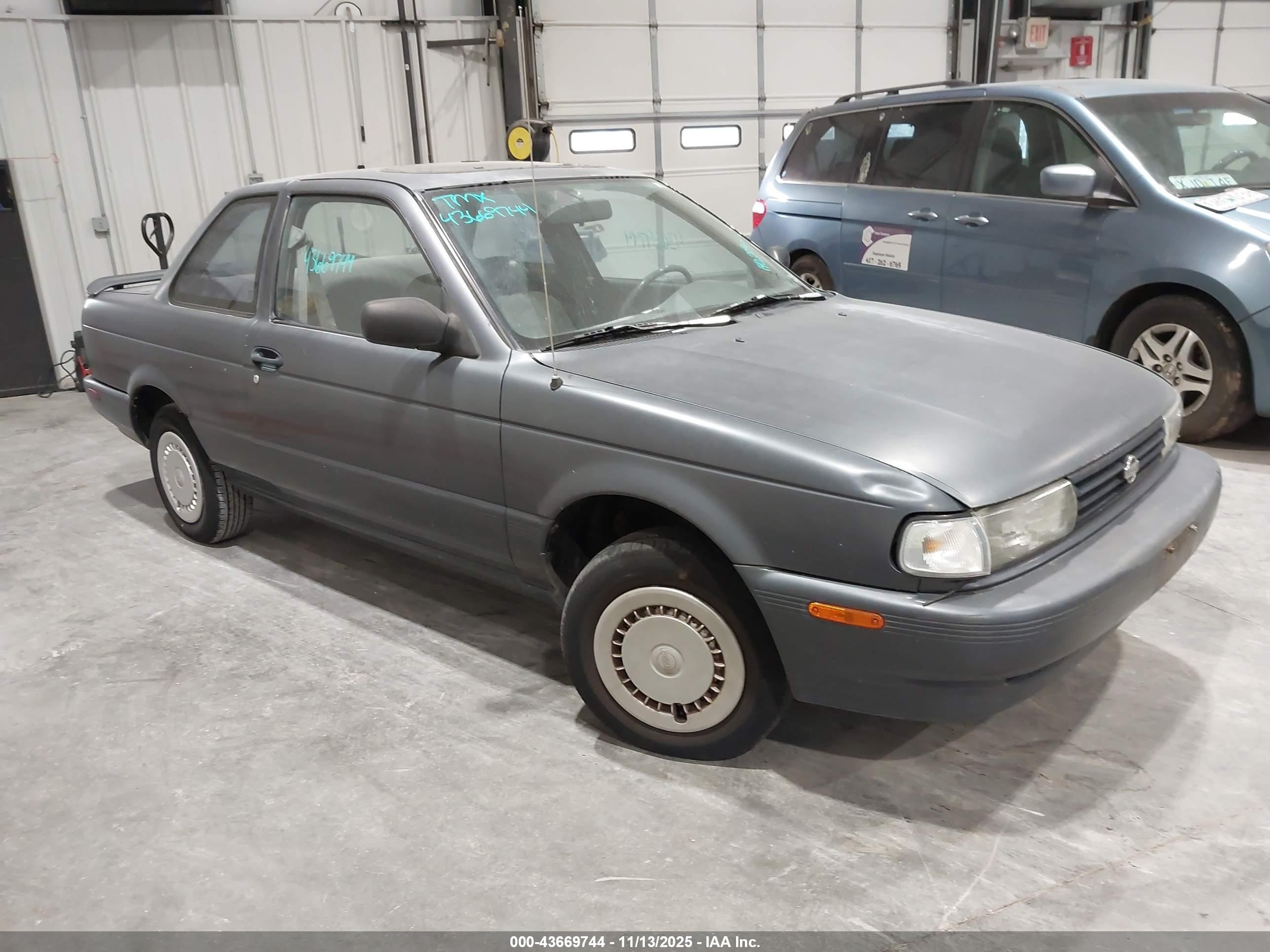 1991 Nissan Sentra E, VIN 1N4EB32A2MC701771 — Front end