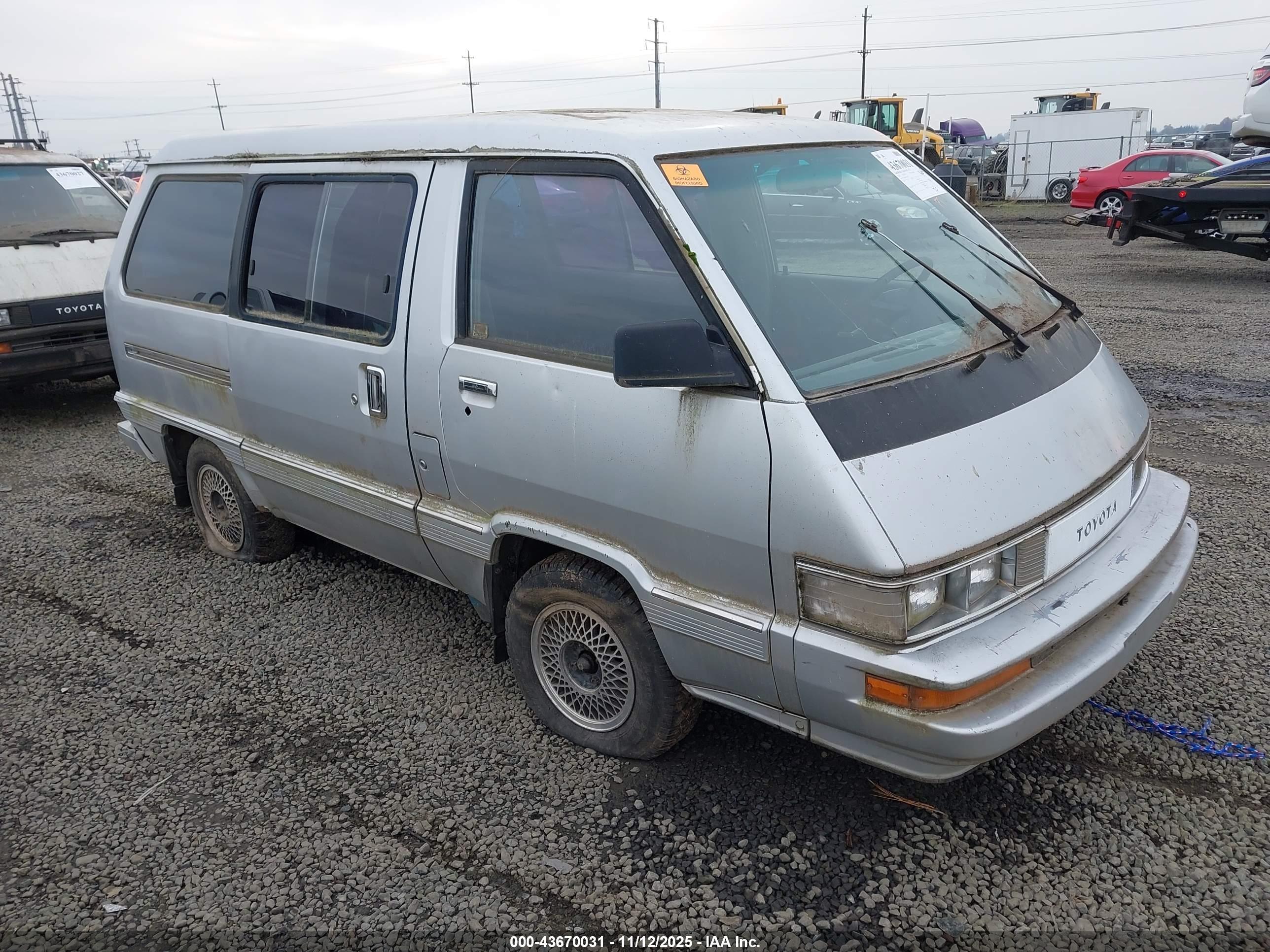 1986 Toyota Van Wagon LE, VIN JT3YR26W9G5023553 — Normal wear