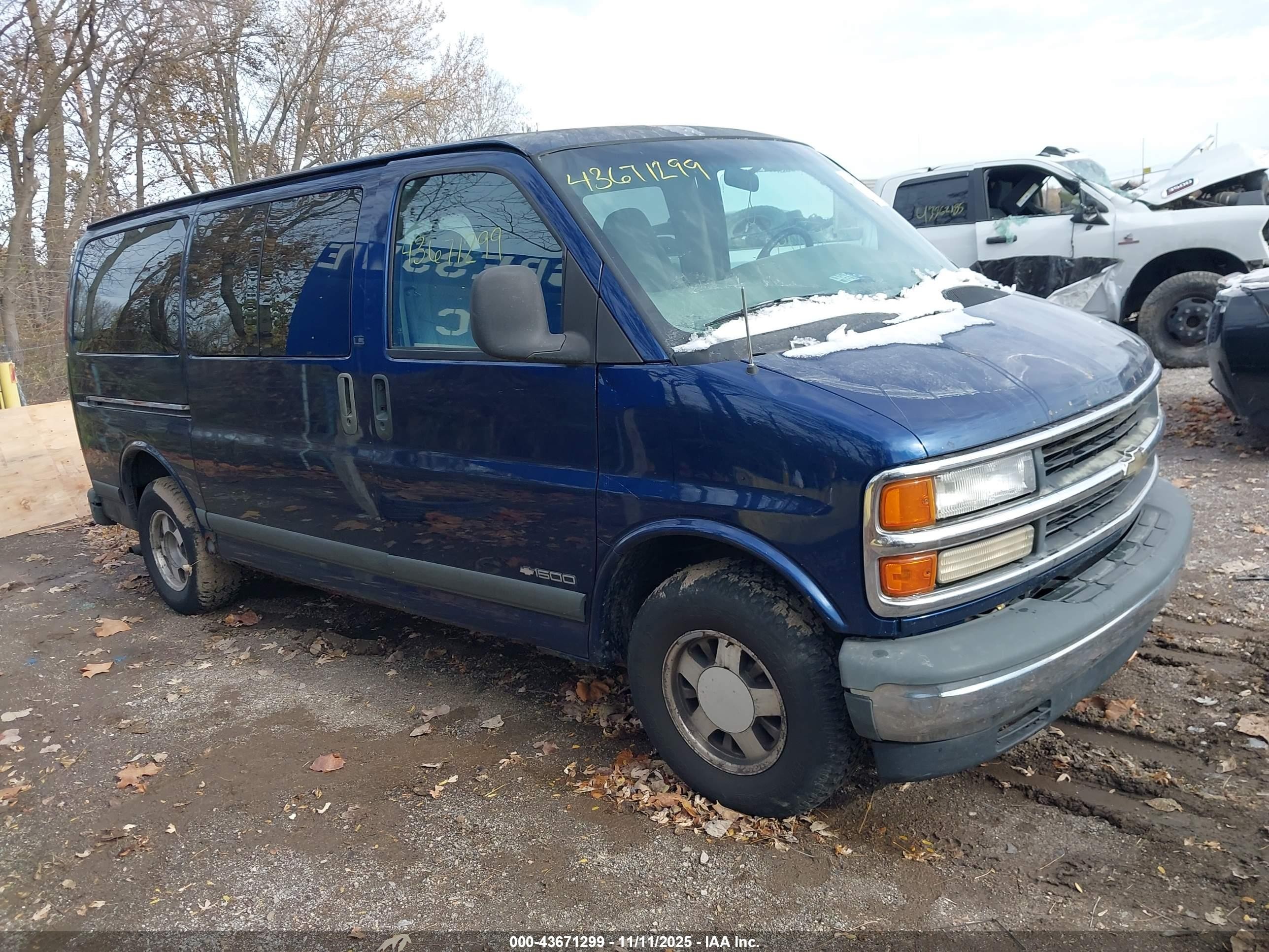 2000 Chevrolet Express, VIN 1GNFG15M7Y1191016 — Side