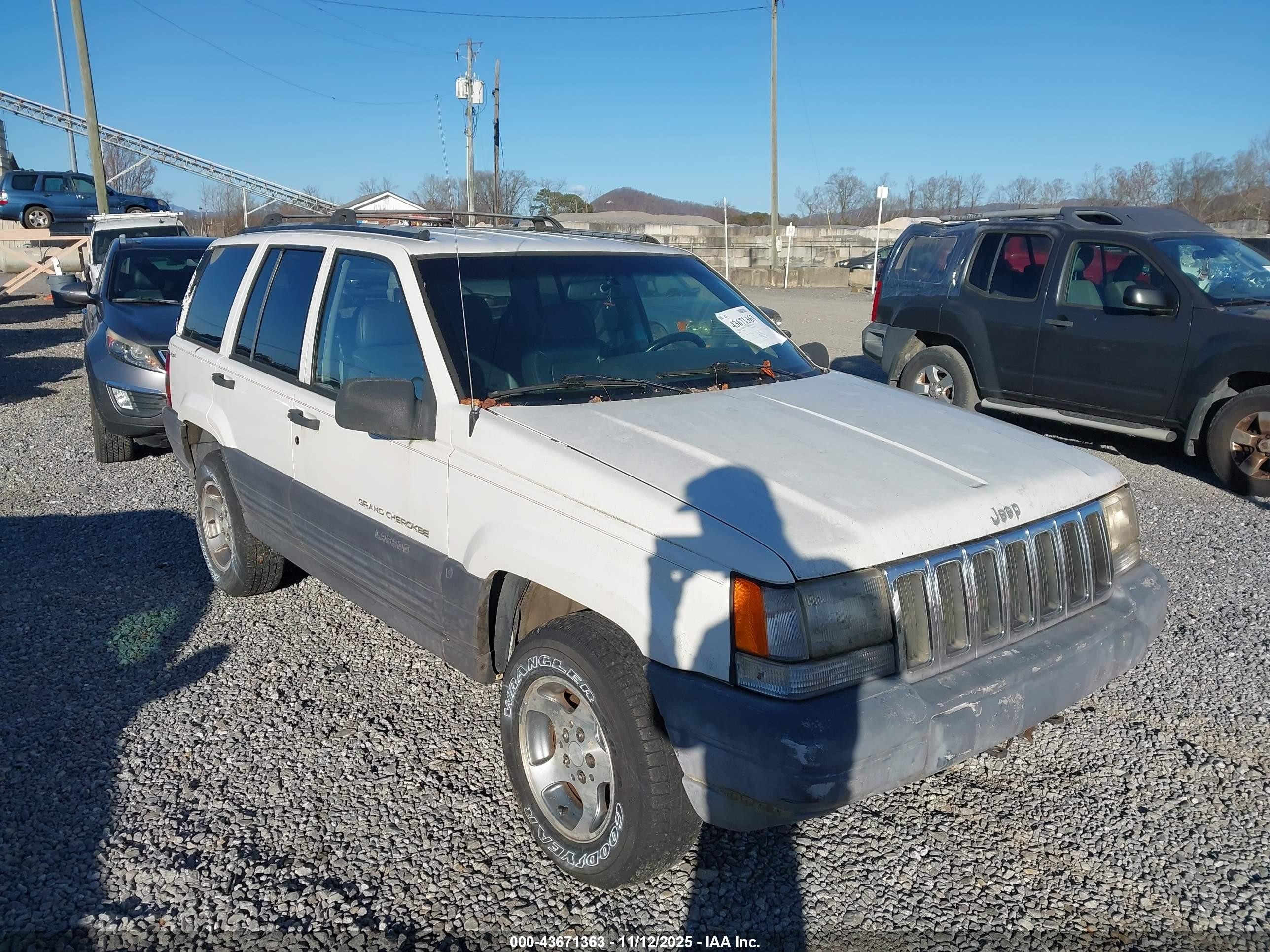 1996 Jeep Grand Cherokee Laredo, VIN 1J4GZ58S3TC263717 — Normal wear