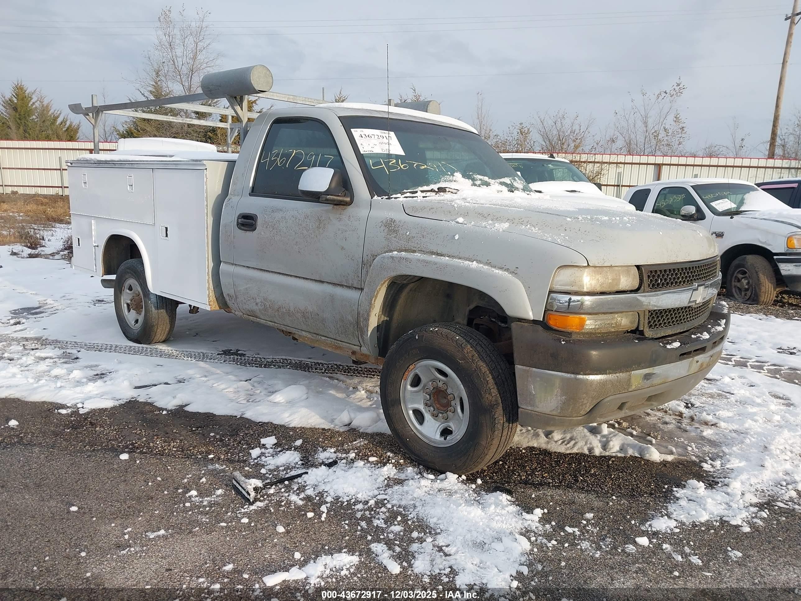 2001 Chevrolet Silverado 2500, VIN 1GBHC24U21Z285286 — Normal wear