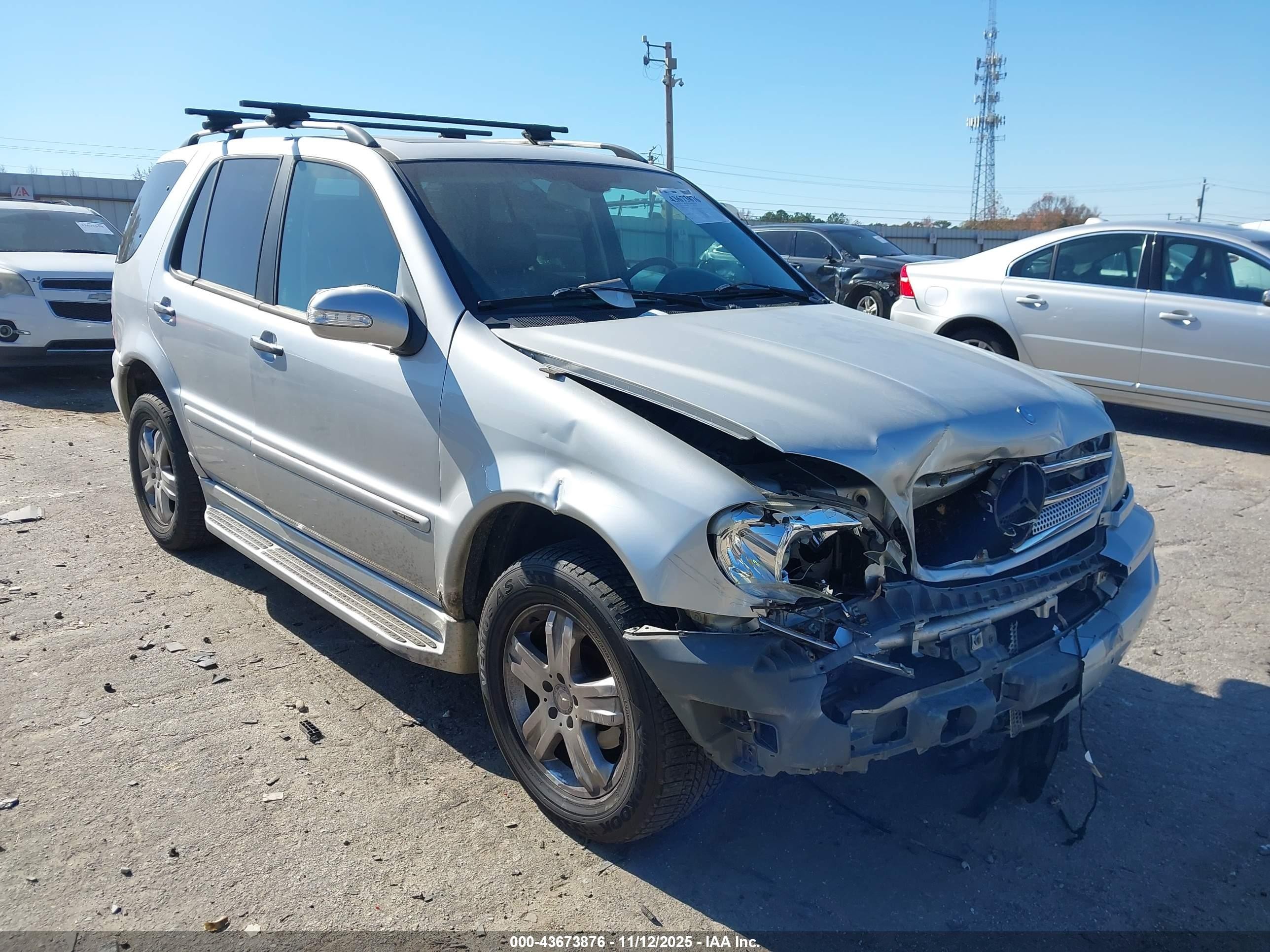 2005 Mercedes-Benz M 350, VIN 4JGAB57E65A566996 — Front end