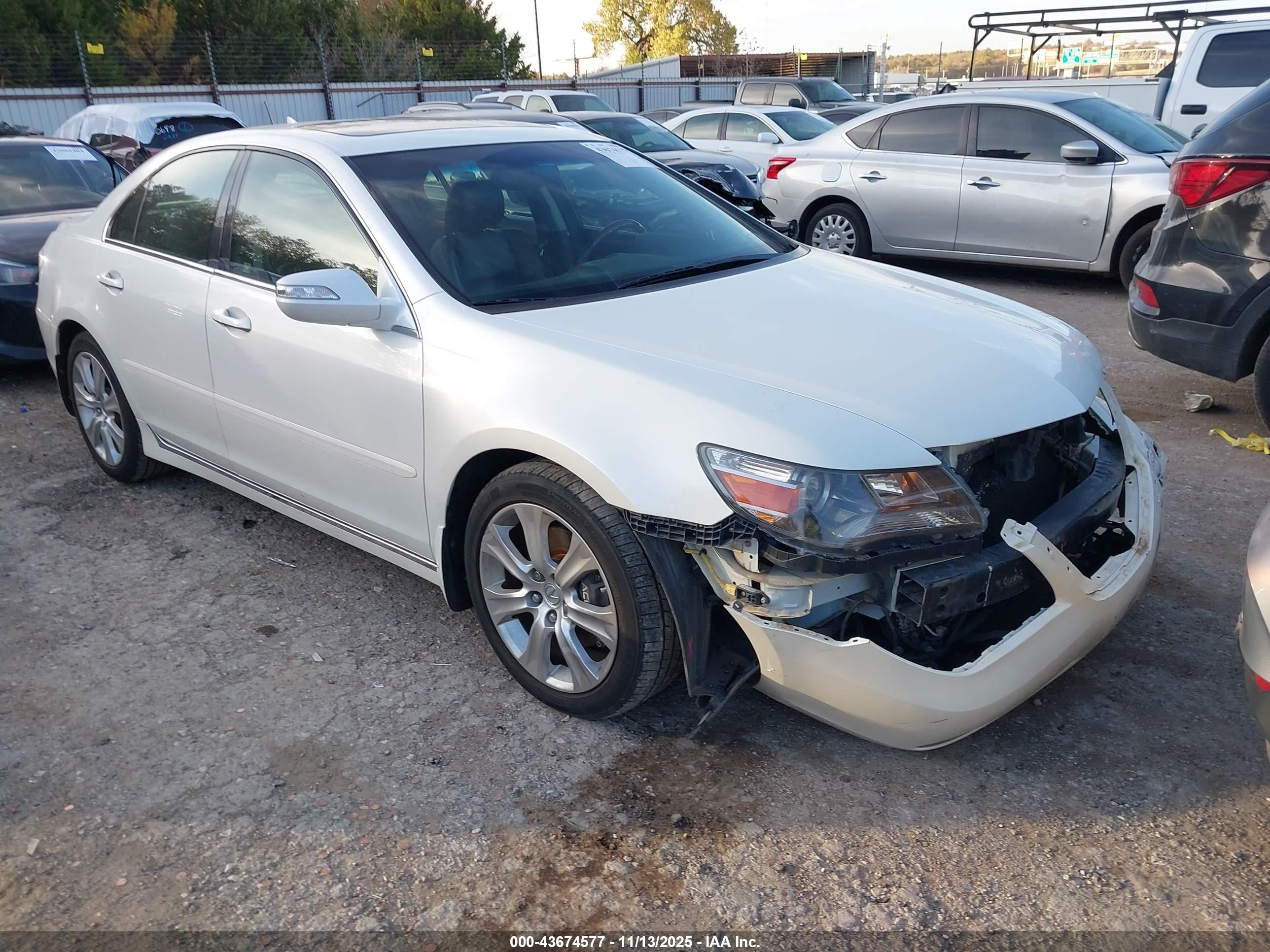 2010 Acura RL Technology, VIN JH4KB2F63AC001197 — Front end