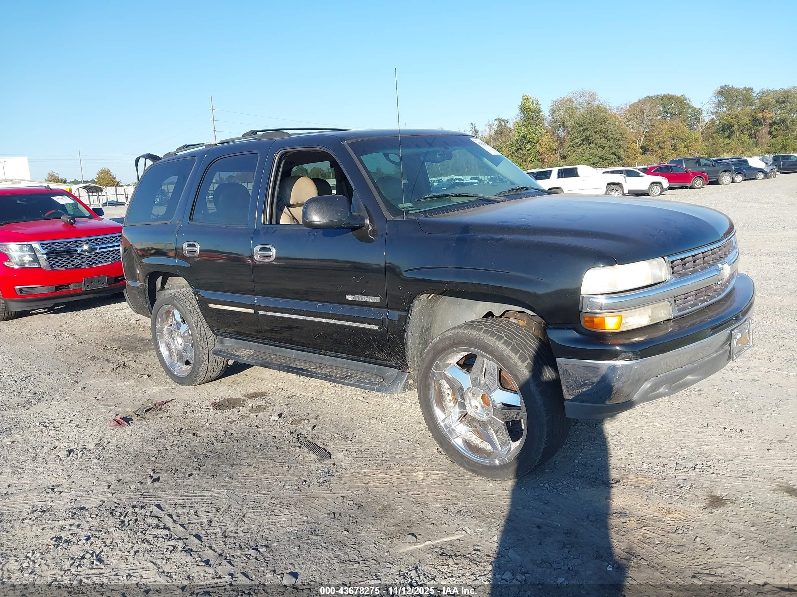 2000 Chevrolet Tahoe LS, VIN 1GNEC13T0YJ181560 — Rear end