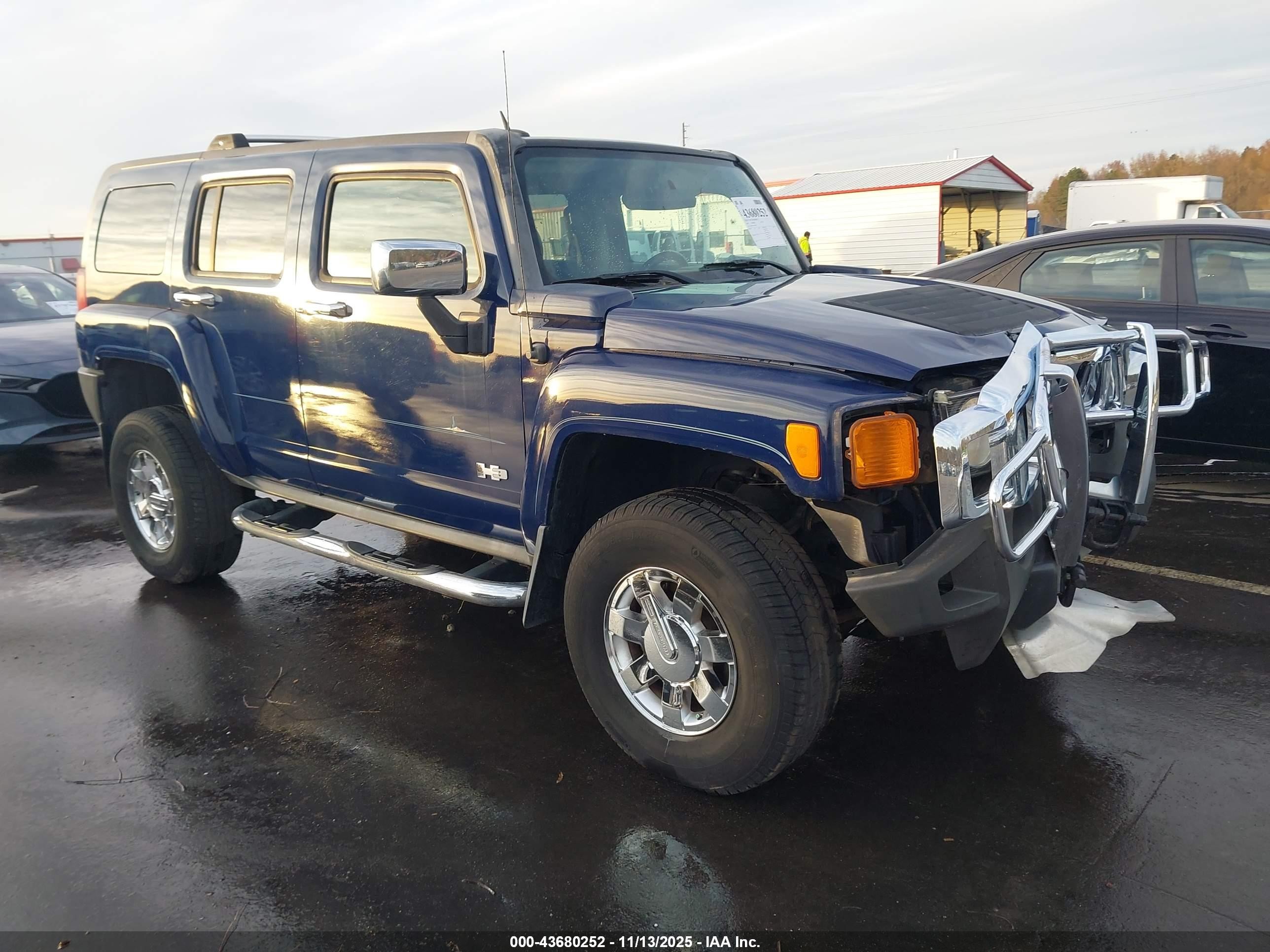 2010 Hummer H3 Luxury, VIN 5GTMNJEE7A8139700 — Front end