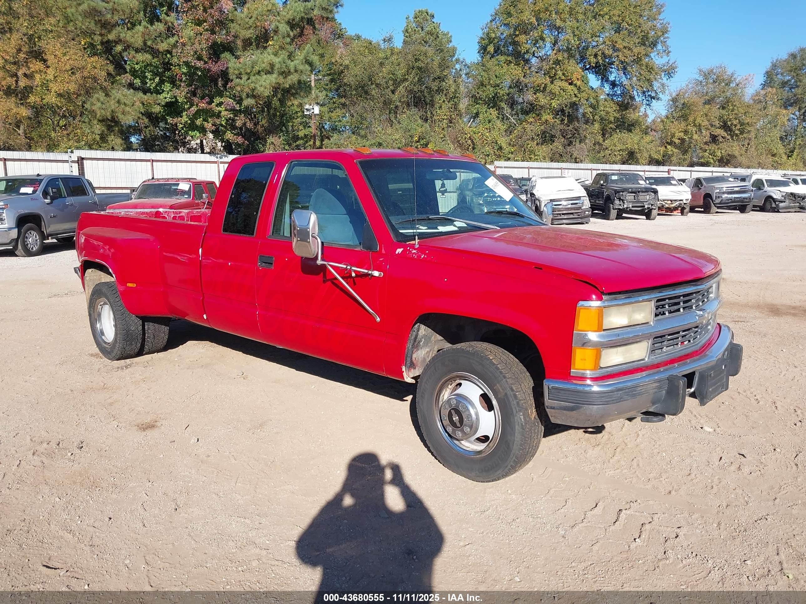 1998 Chevrolet Silverado 3500, VIN 1GCHC39F7WE174548 — Перед