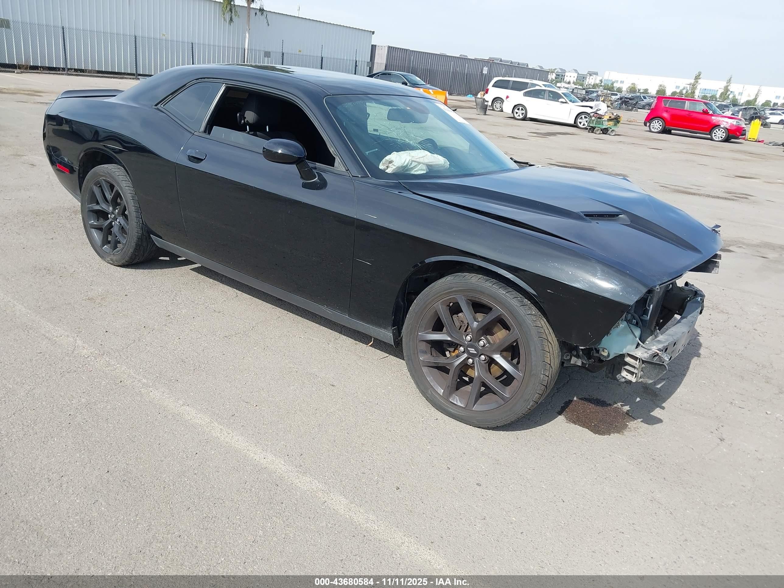2019 Dodge Challenger SXT, VIN 2C3CDZAG8KH500394 — Front end