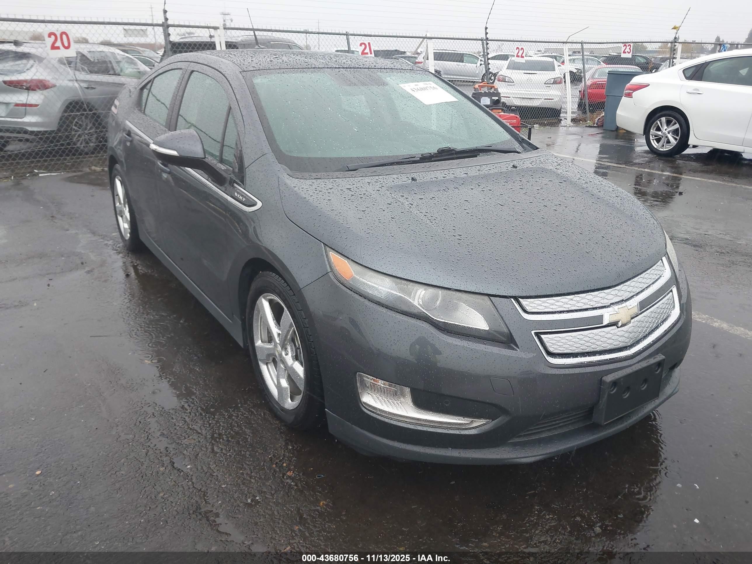 2011 Chevrolet Volt, VIN 1G1RD6E49BU103545 — Side