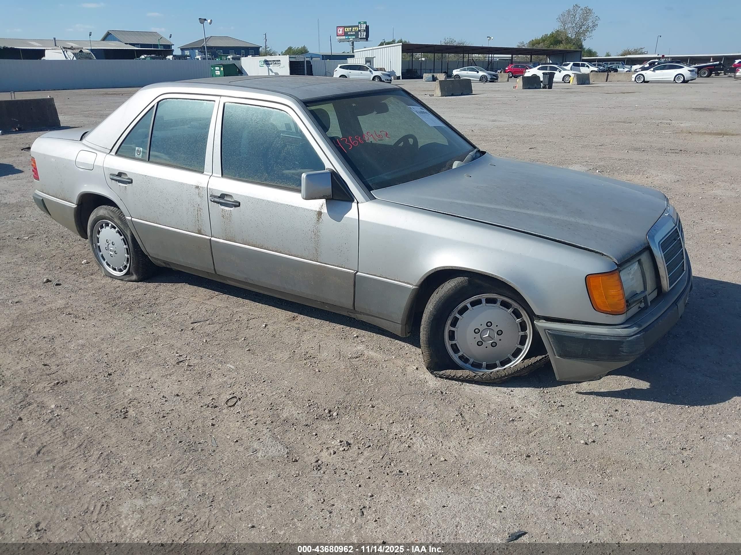1990 Mercedes-Benz 300 E, VIN WDBEA30D3LB109261 — Mechanical