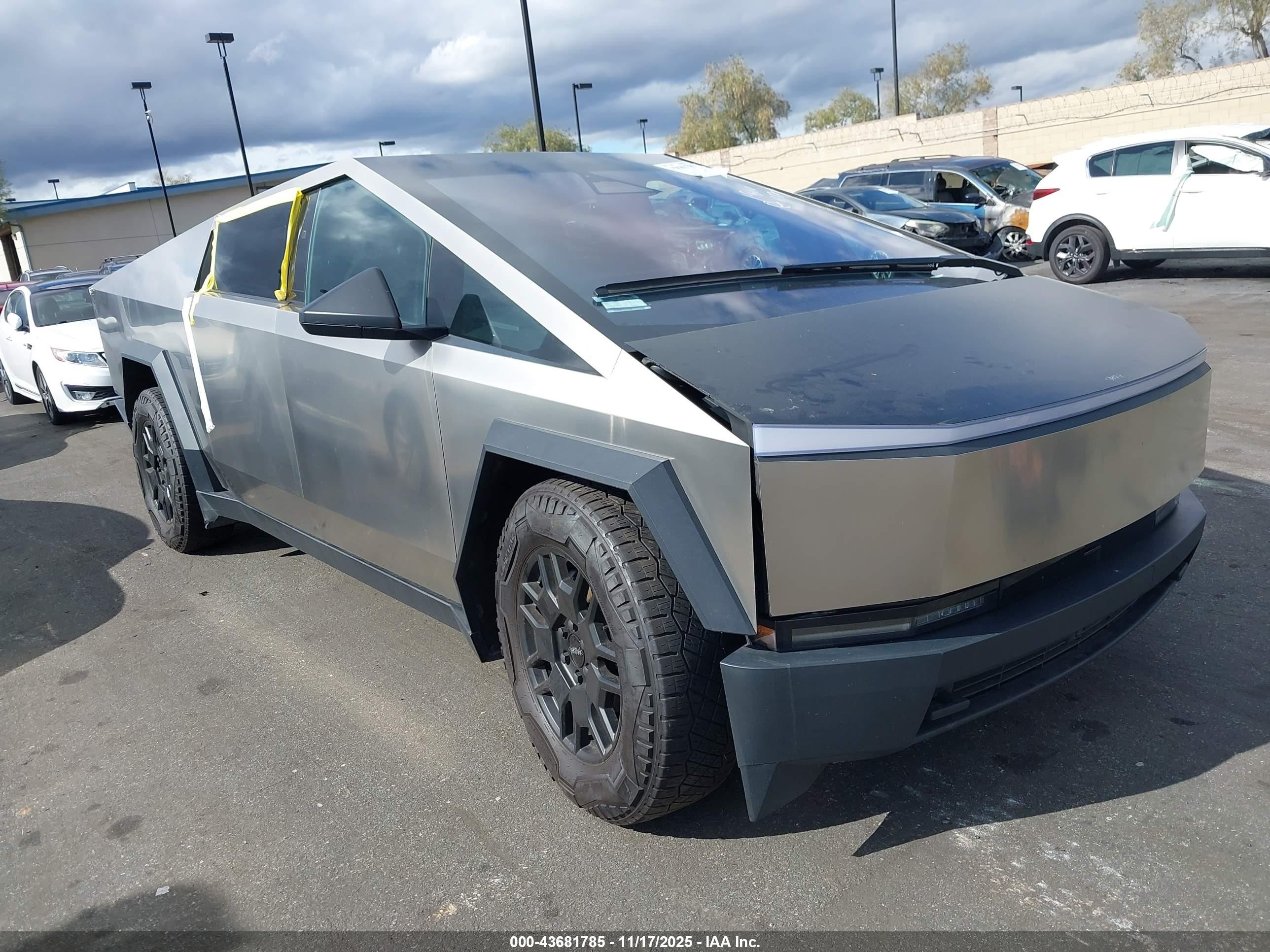2024 Tesla Cybertruck, VIN 7G2CEHED5RA003803 — Side