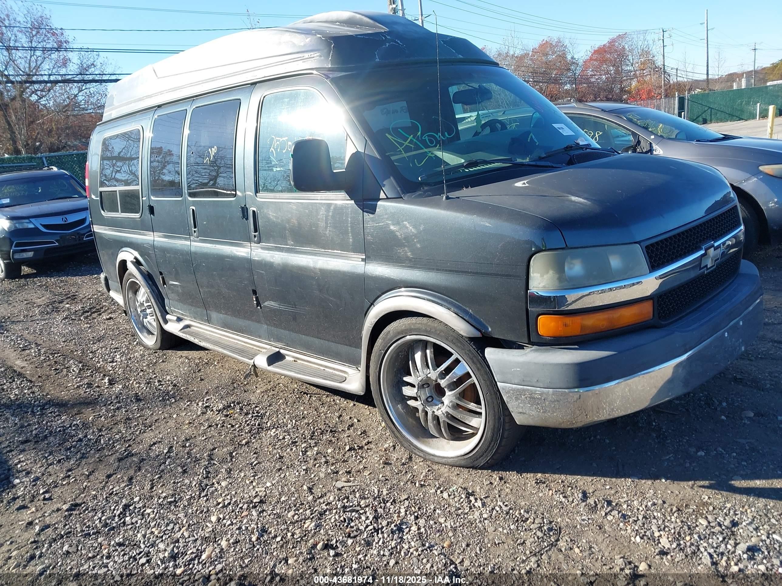 2003 Chevrolet Express Passenger, VIN 1GBFG15X631207206 — Side