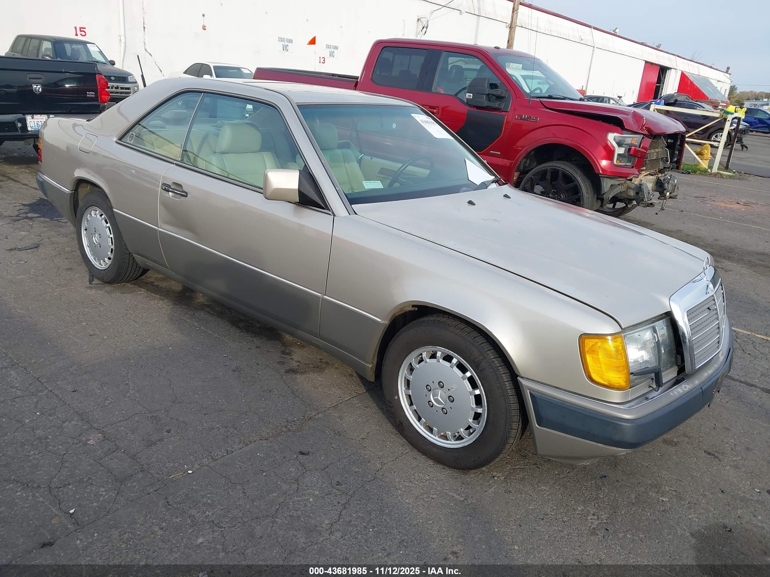 1992 Mercedes-Benz 300 CE, VIN WDBEA51DXNB606434 — Normal wear