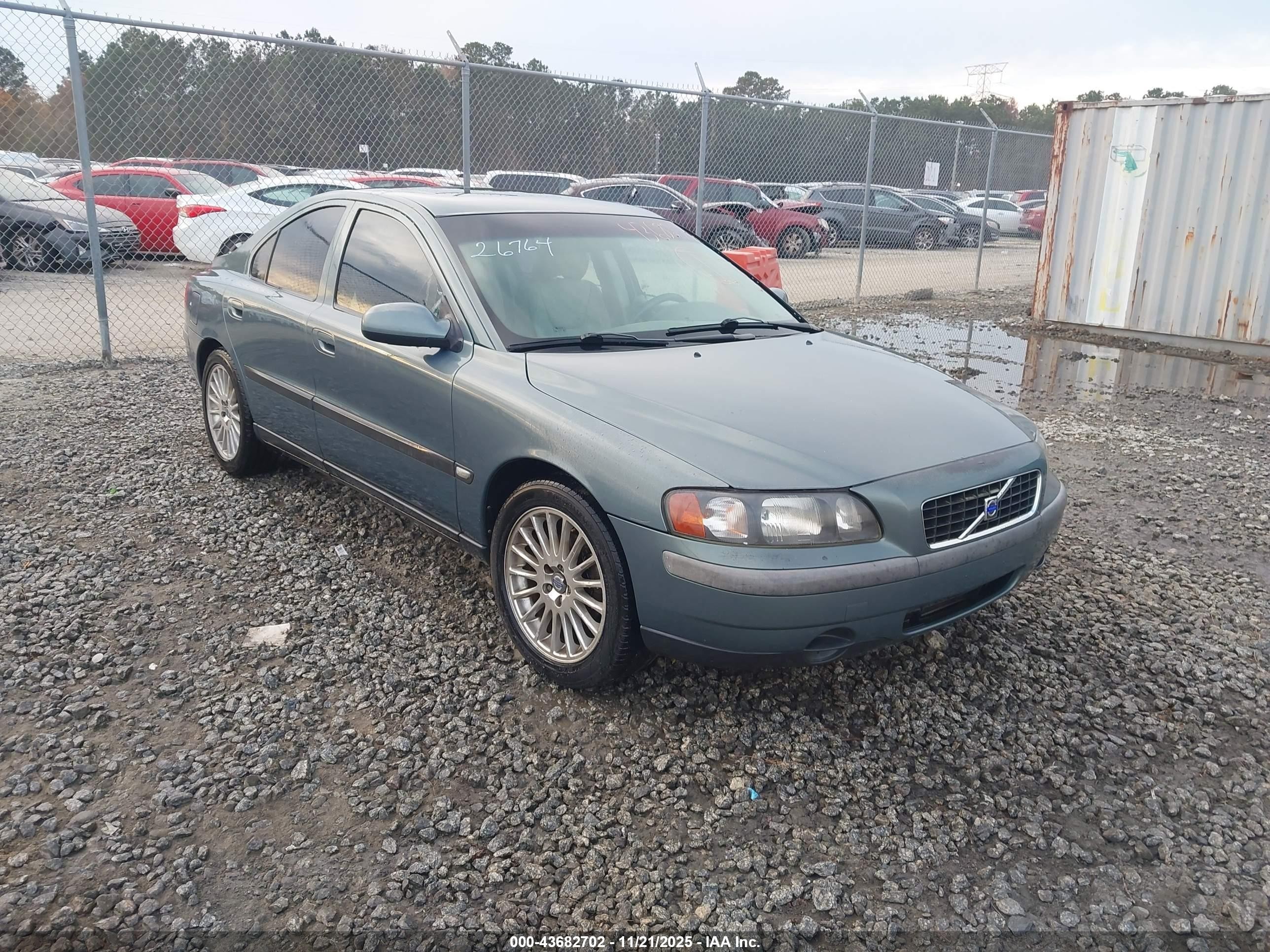 2002 Volvo S60, VIN YV1RS58D822193120 — Rear end
