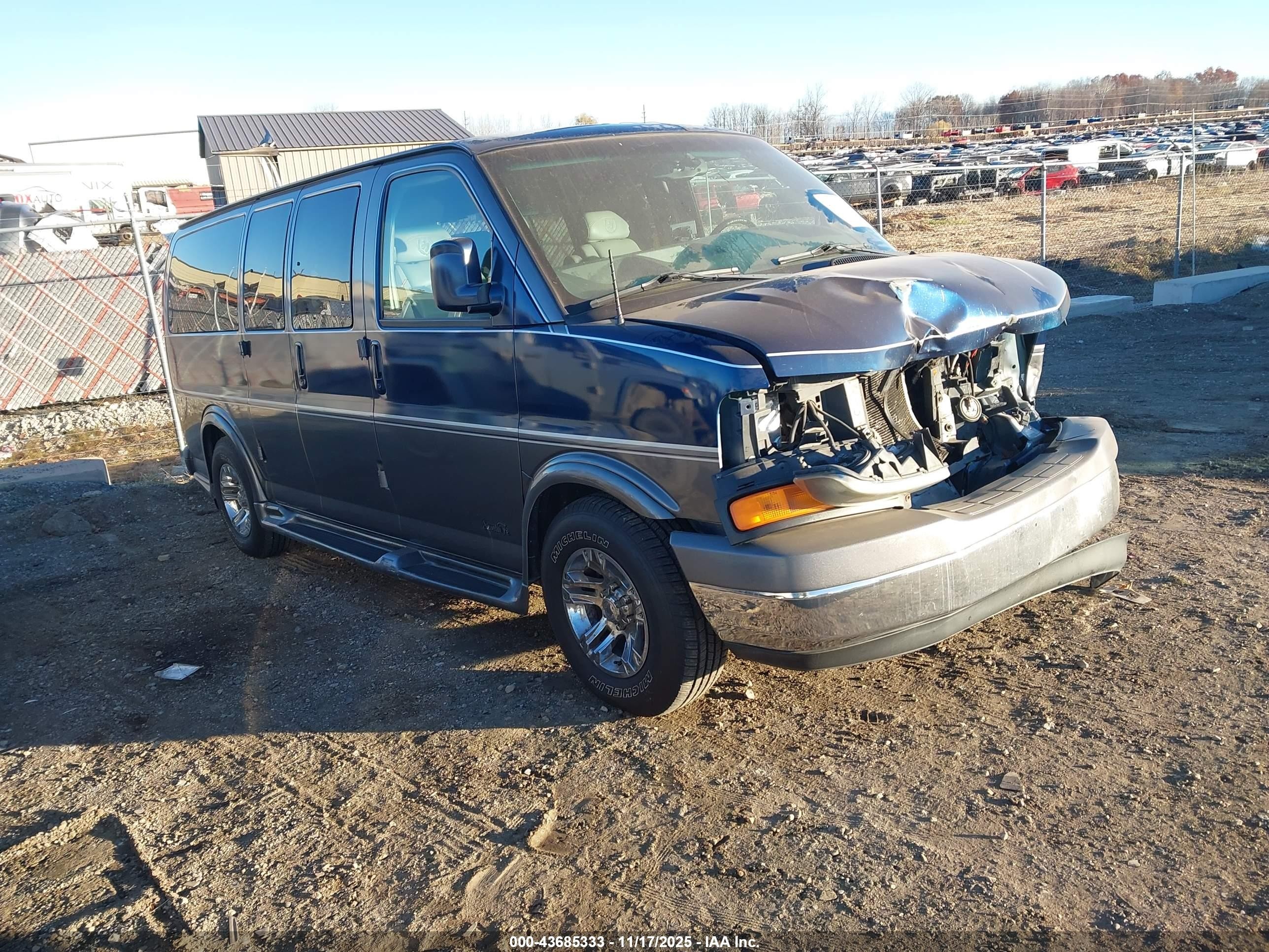 2004 Chevrolet Express Passenger, VIN 1GBFG15T341213642 — Front end