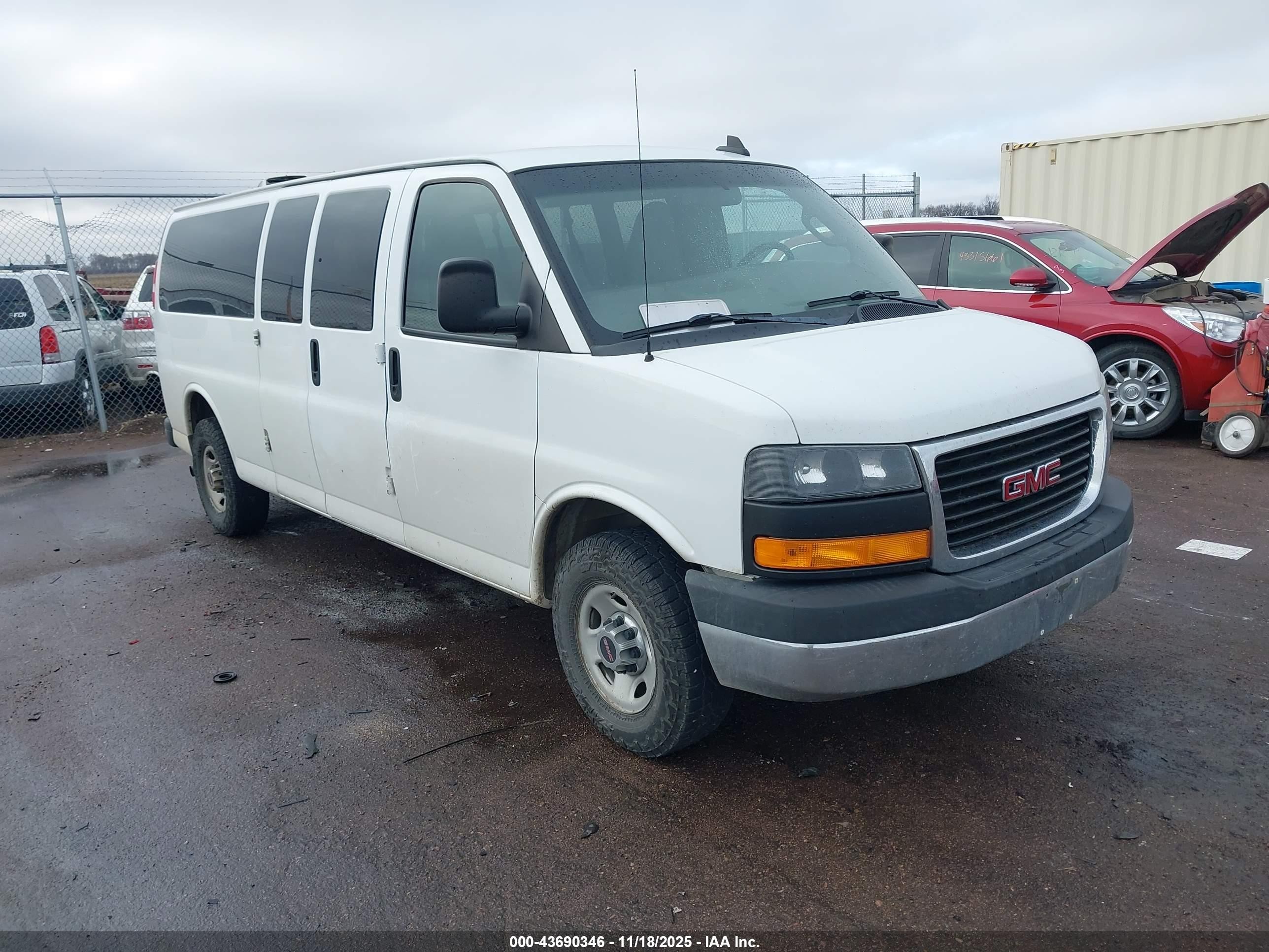 2017 GMC Savana, VIN 1GJZ7PFF2H1178238 — Rear end