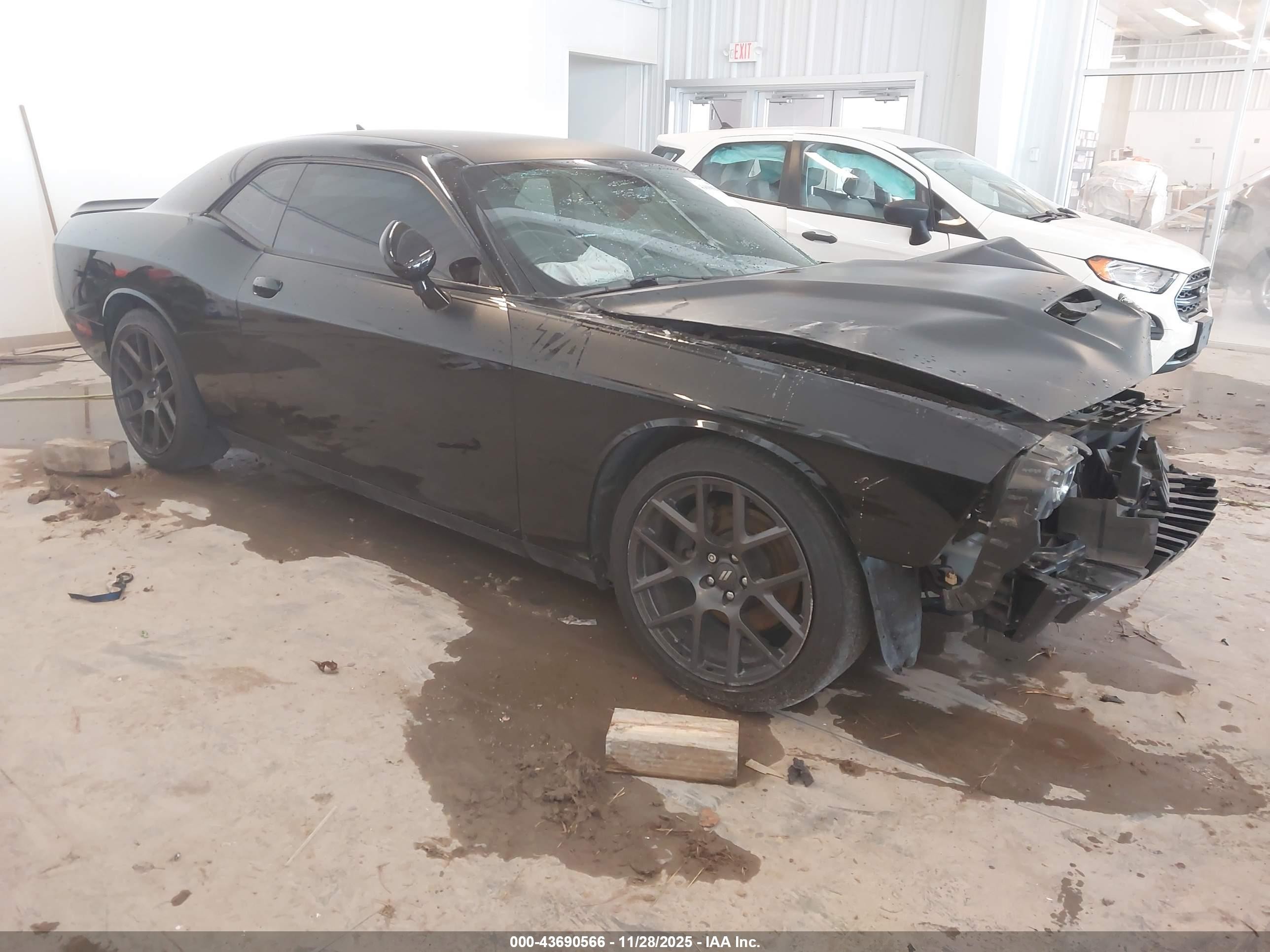 2017 Dodge Challenger R/T, VIN 2C3CDZBT9HH628938 — Front end