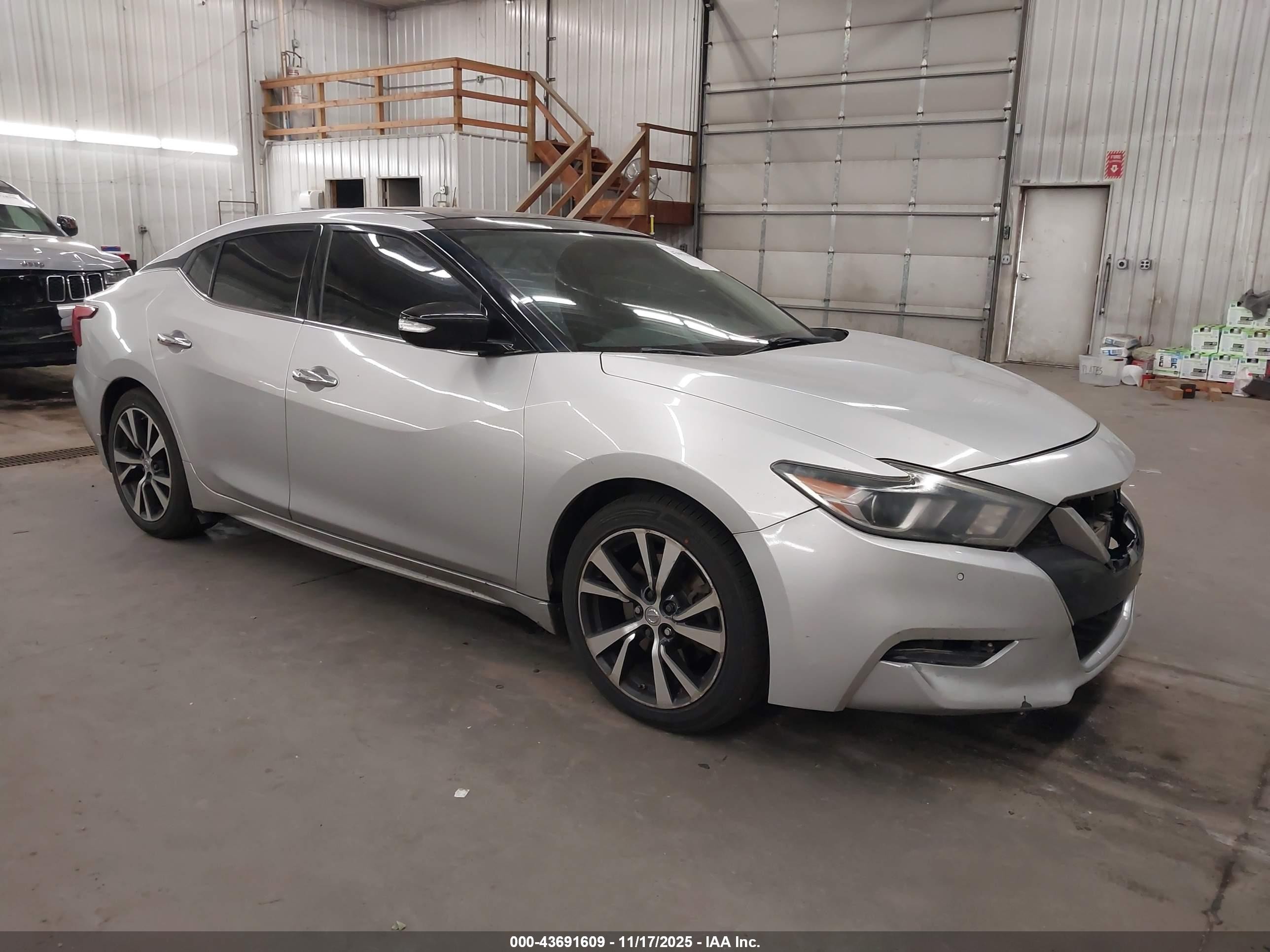 2016 Nissan Maxima SR, VIN 1N4AA6APXGC387882 — Перед