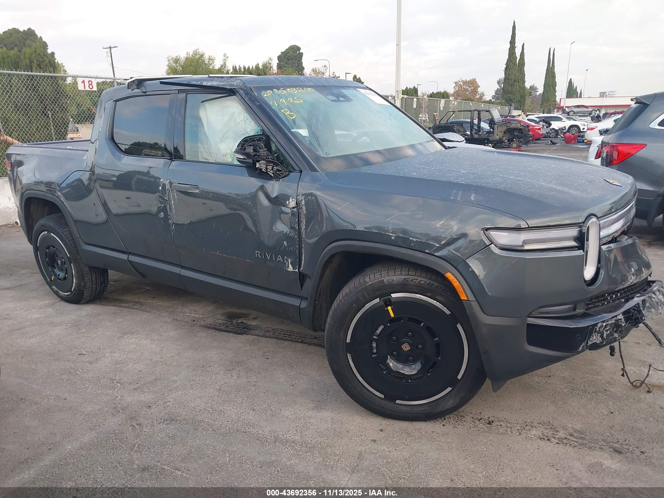 2025 Rivian R1T Adventure, VIN 7FCTGBAA9SN036085 — Side