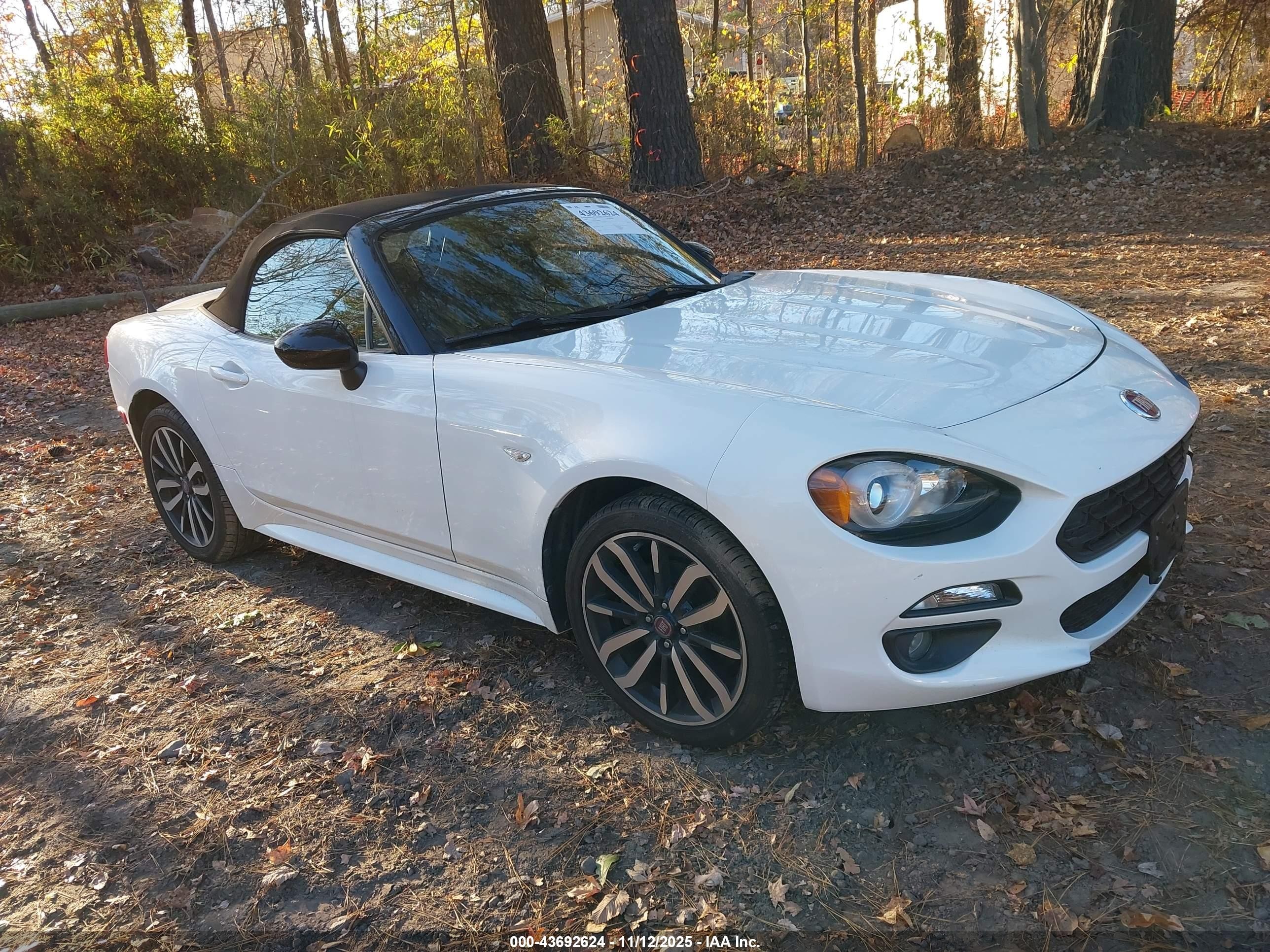 2020 FIAT 124 Spider Abarth, VIN JC1NFAEK2L0144672 — Front end