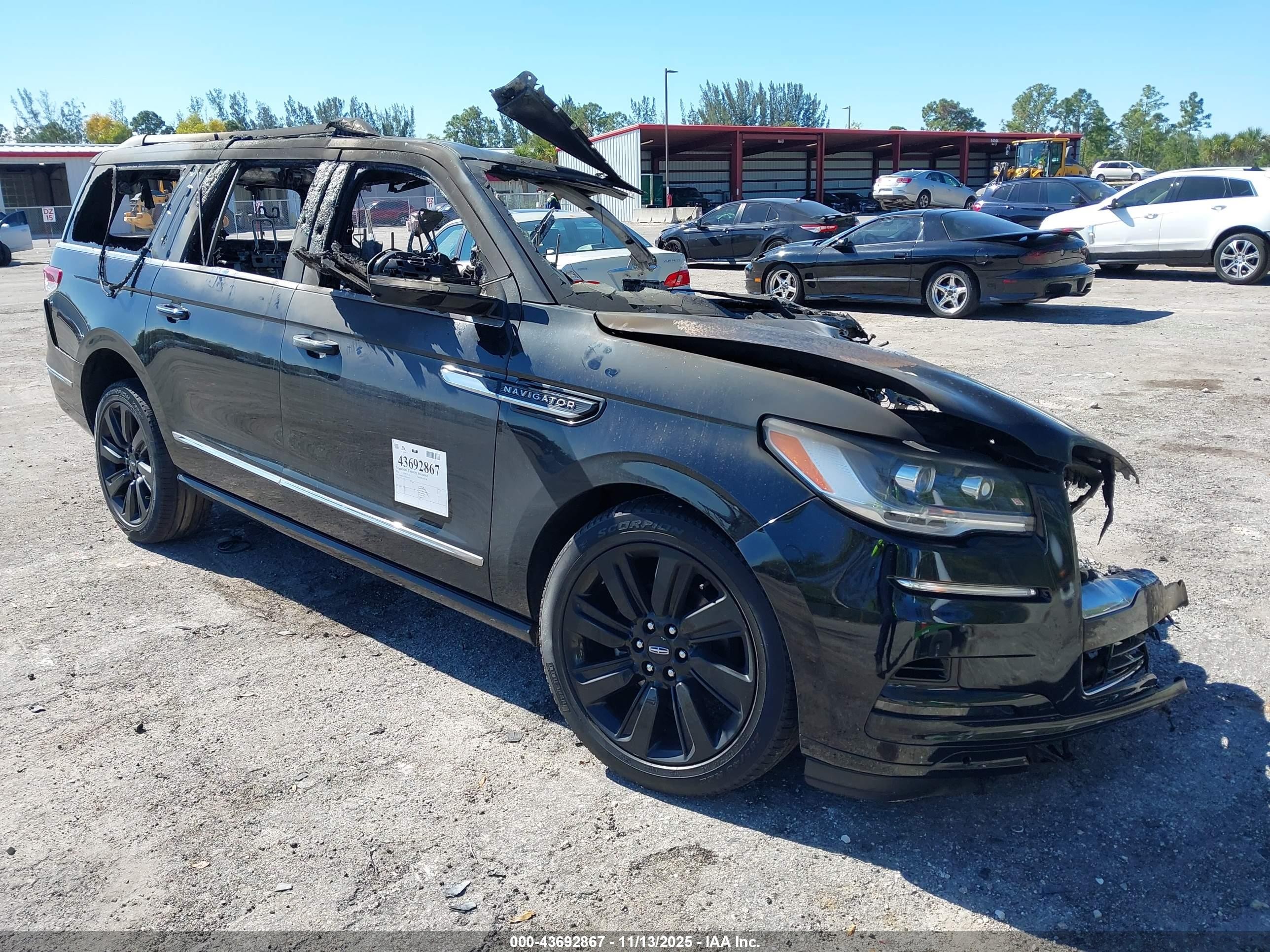 2022 Lincoln Navigator Reserve, VIN 5LMJJ3LT7NEL01277 — Burn