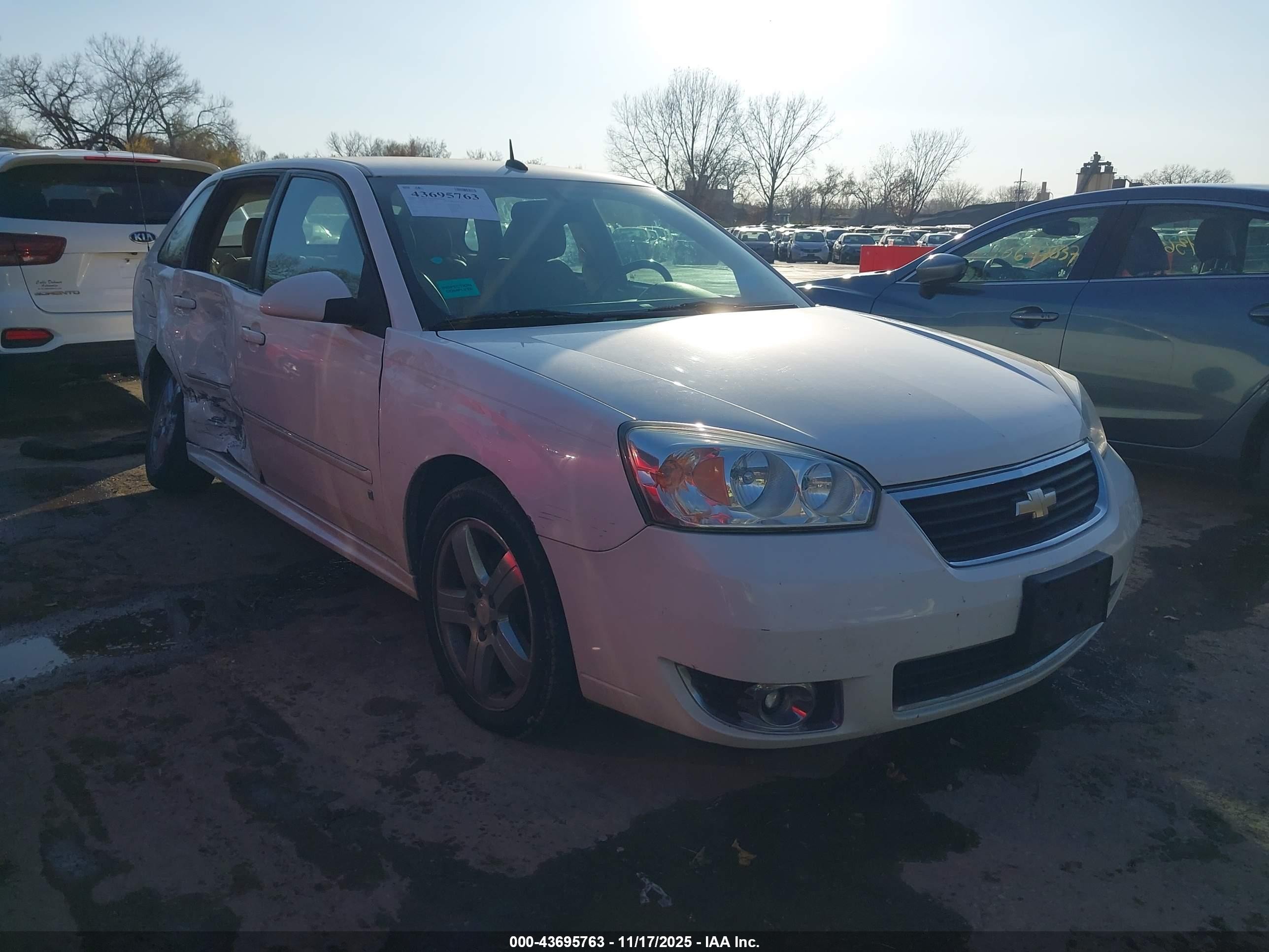 2006 Chevrolet Malibu Maxx LTZ, VIN 1G1ZU63866F152184 — Side