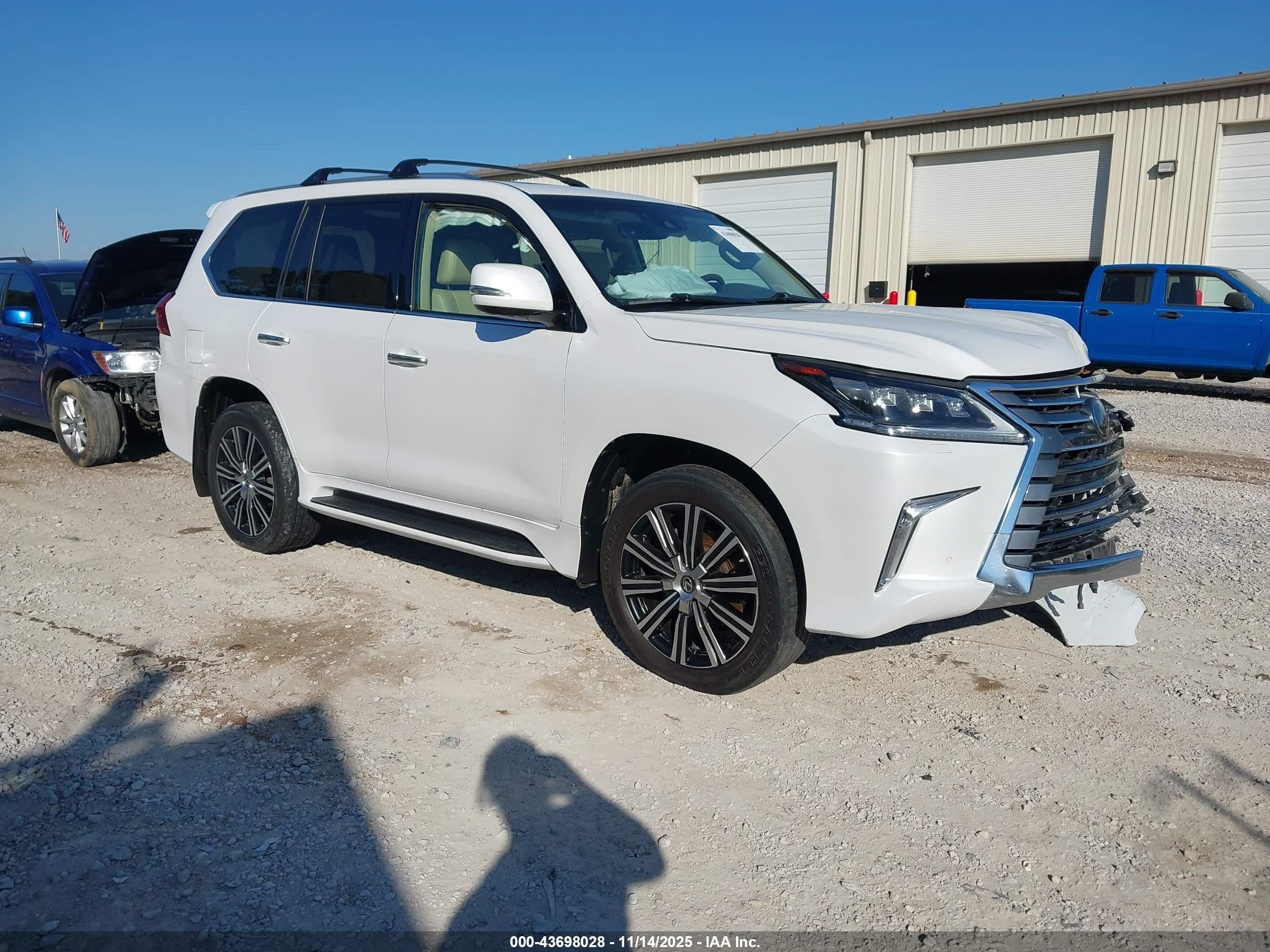2018 Lexus LX 570, VIN JTJHY7AX6J4276299 — Front end