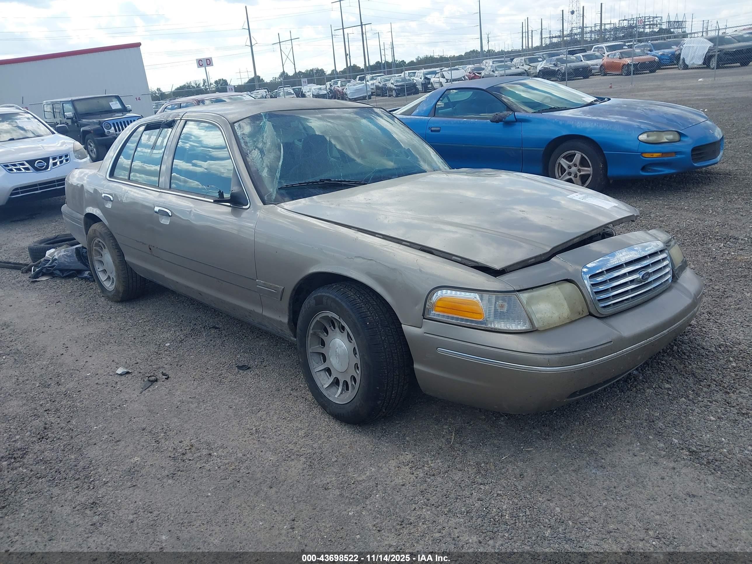 2004 Ford Crown Victoria LX, VIN 2FAFP74W04X160163 — All over