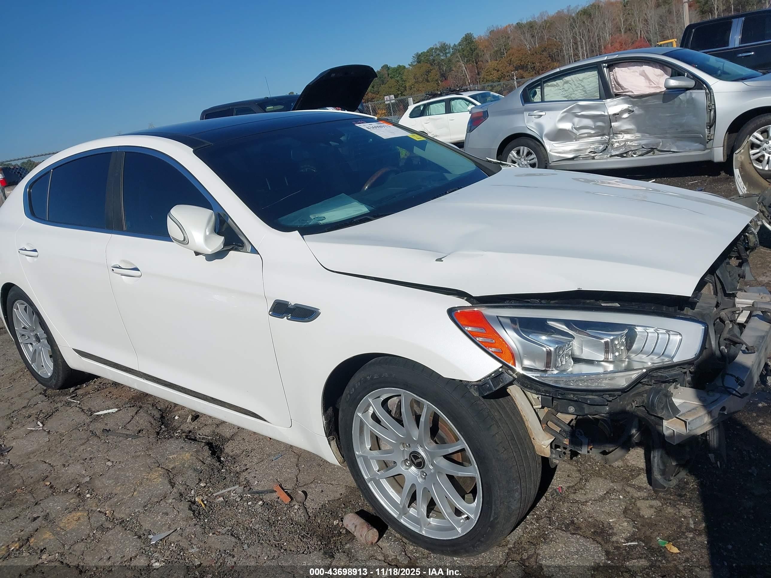 2015 Kia K900 Luxury, VIN KNALW4D40F6021062 — Front end