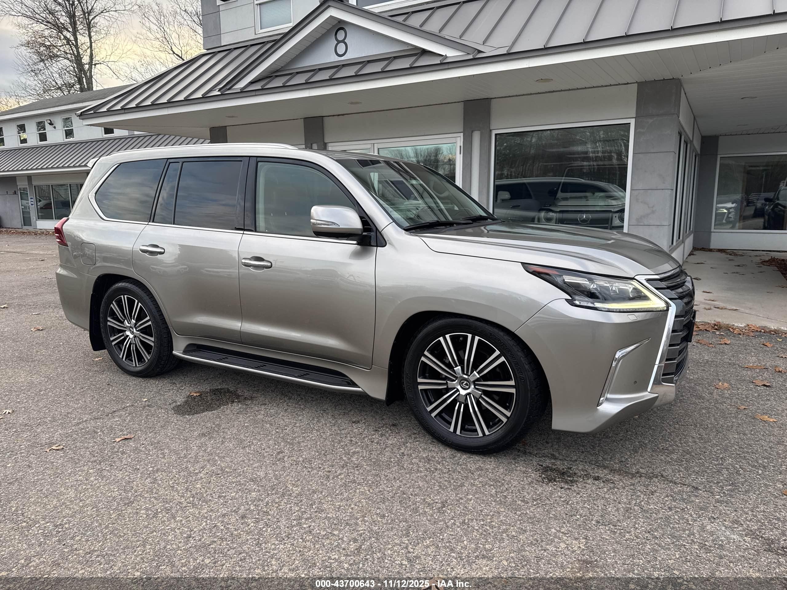 2018 Lexus LX 570, VIN JTJHY7AX6J4263505 — Normal wear
