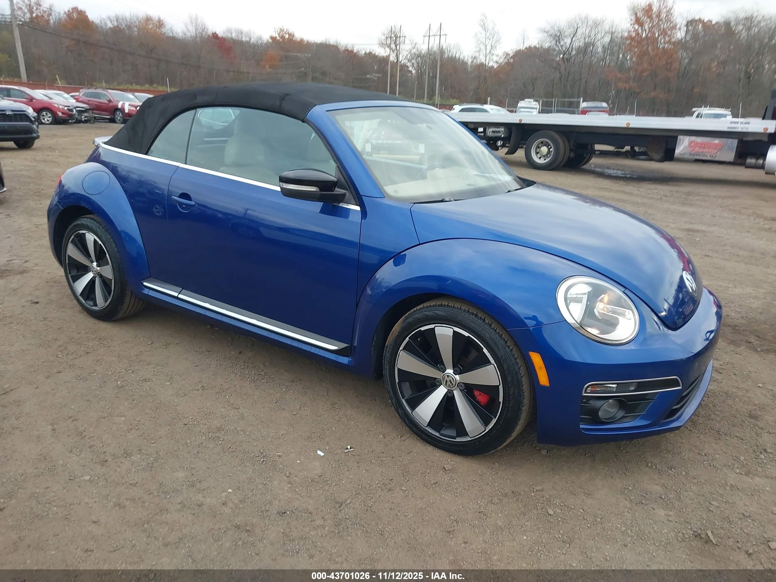 2013 Volkswagen Beetle 2.0T R-Line, VIN 3VW7S7AT8DM826556 — Auction photo