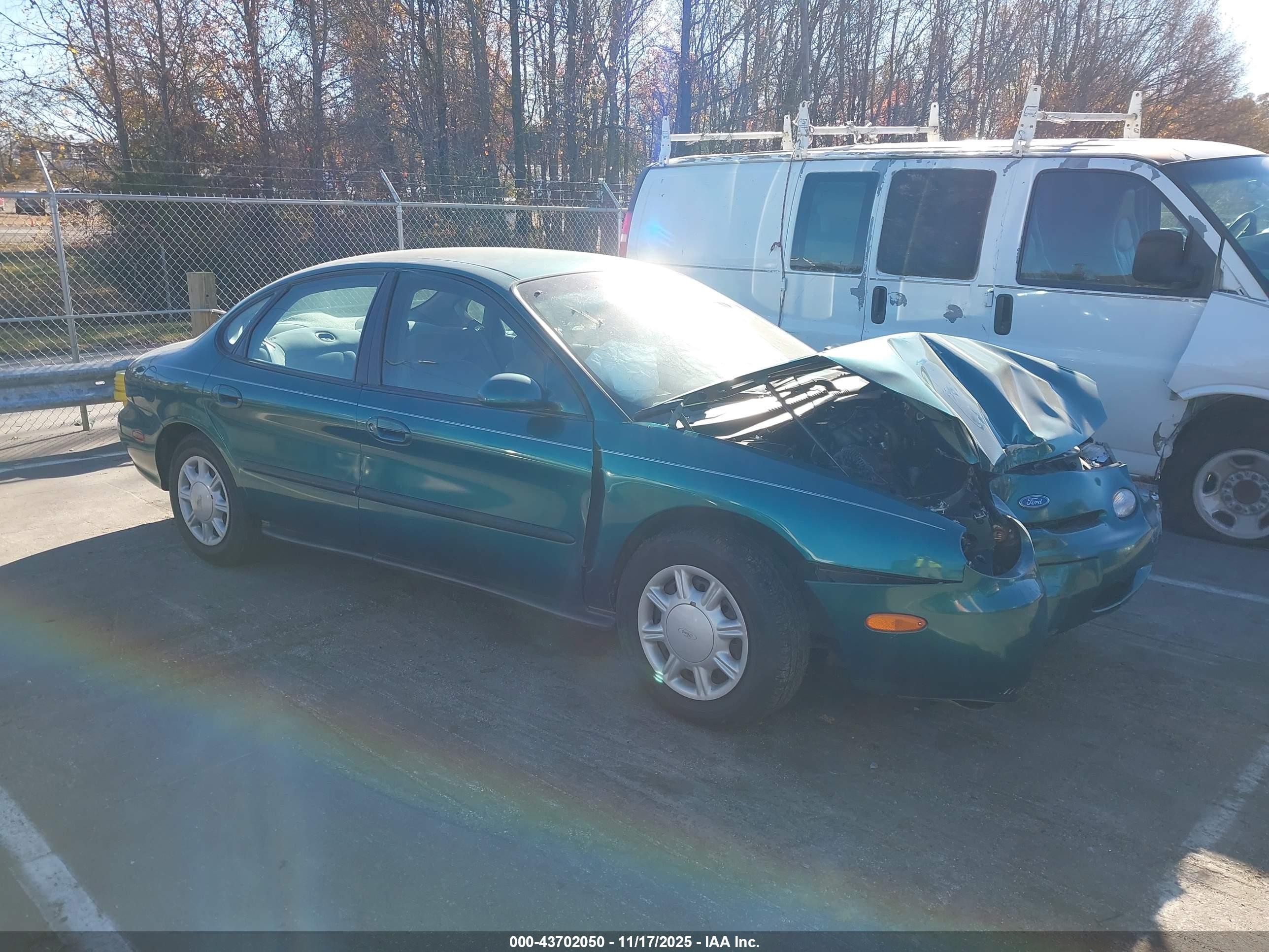 1997 Ford Taurus GL, VIN 1FALP52U6VA305600 — Front end