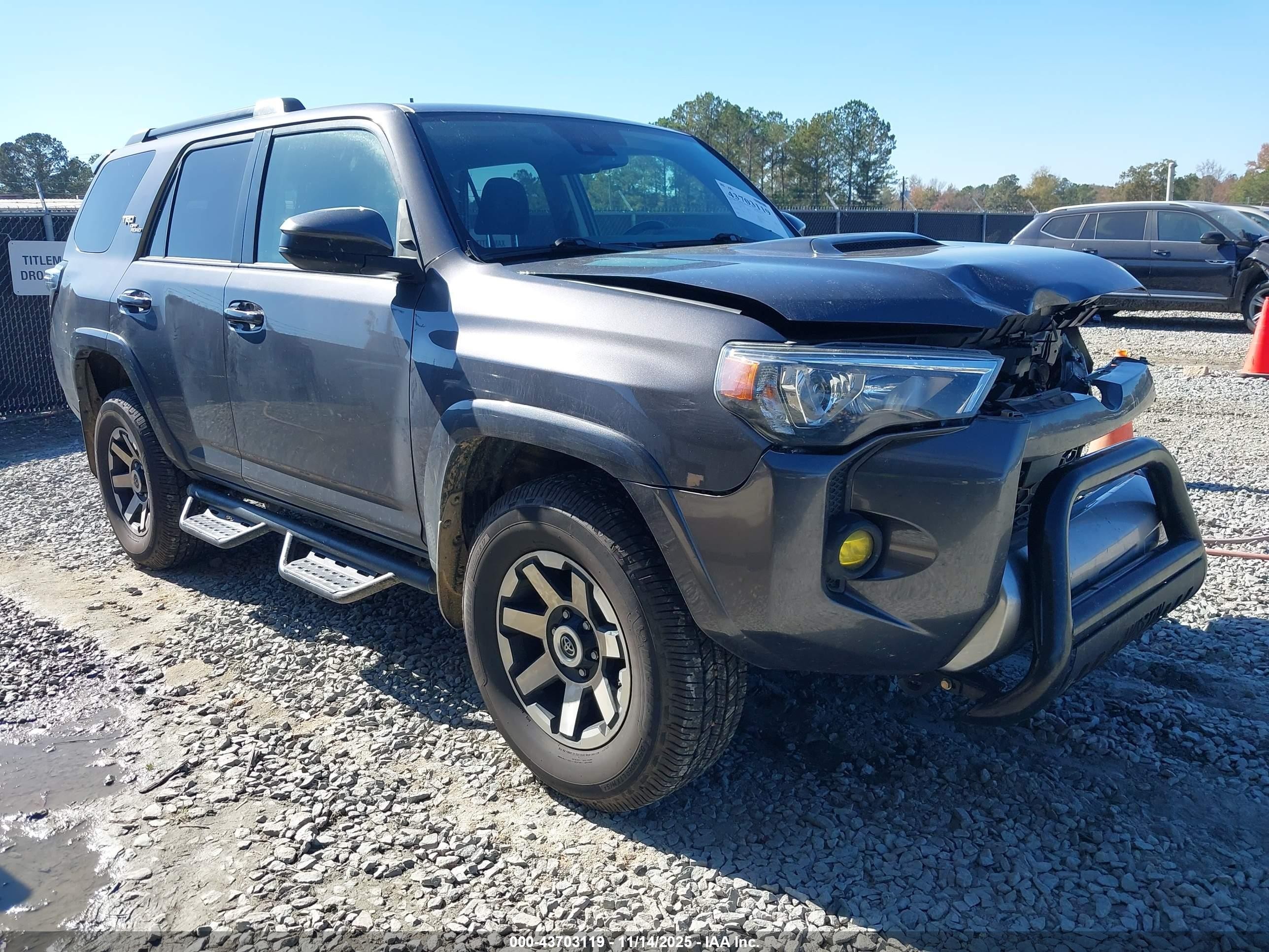 2022 Toyota 4Runner TRD Off Road, VIN JTEPU5JR3N5980763 — Front end