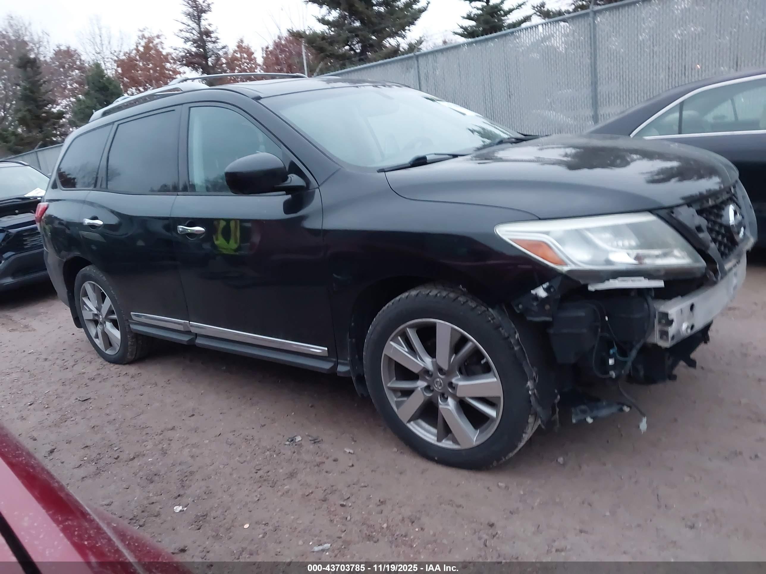 2014 Nissan Pathfinder Platinum, VIN 5N1AR2MM0EC639290 — Перед