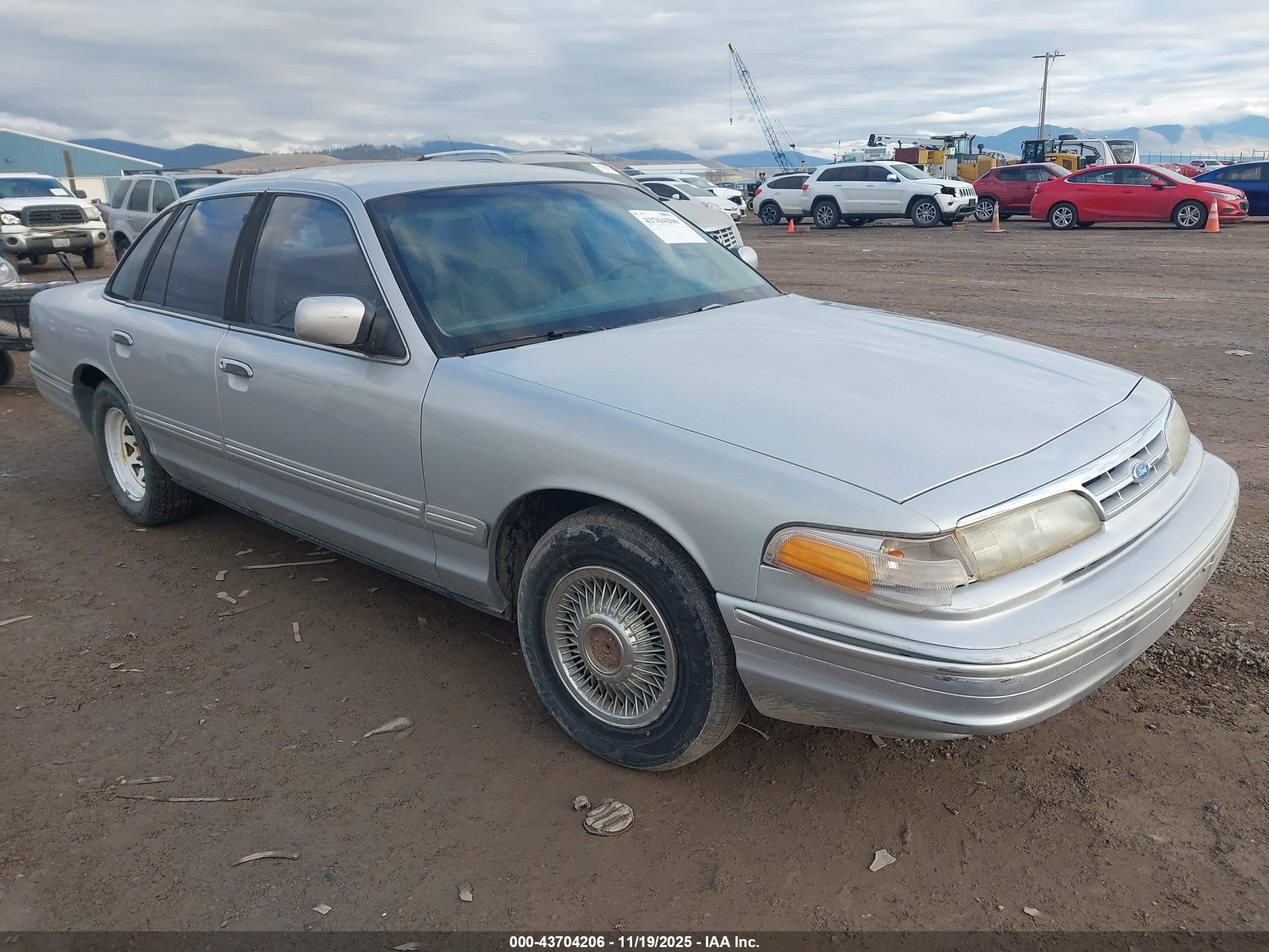 1995 Ford Crown Victoria, VIN 2FALP73W3SX127272 — Rear end