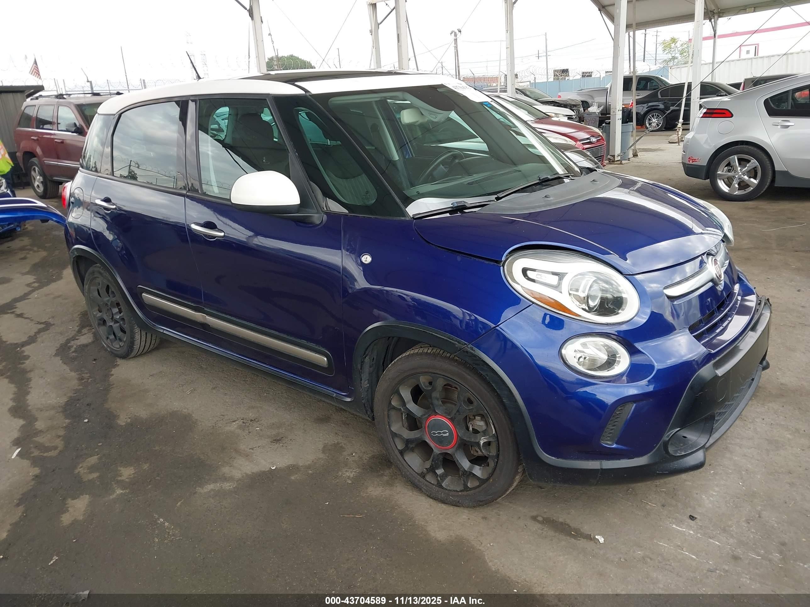 2016 FIAT 500L Urbana Trekking, VIN ZFBCFADHXGZ037616 — Front end