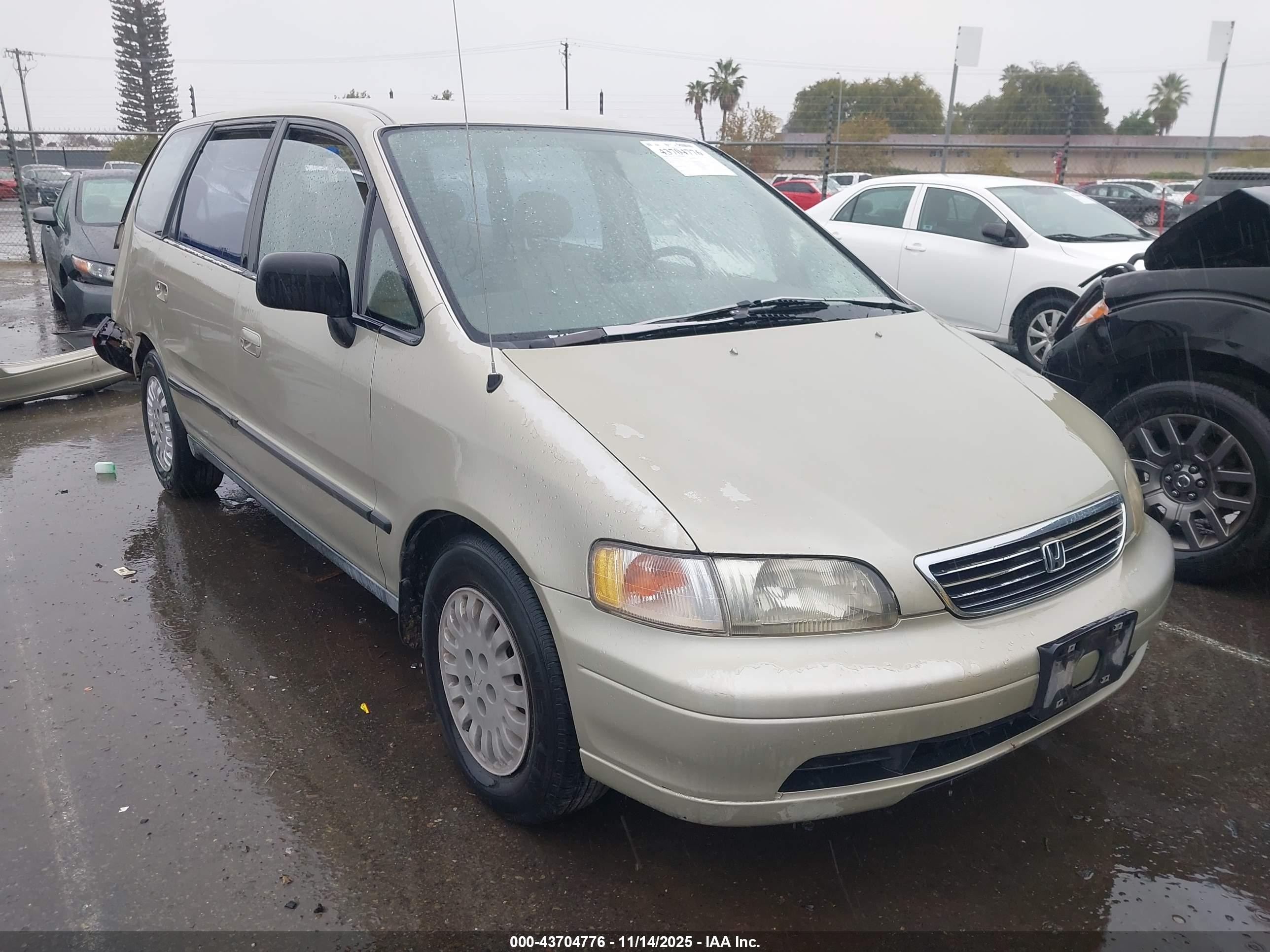 1997 Honda Odyssey LX, VIN JHMRA1862VC015655 — Rear end