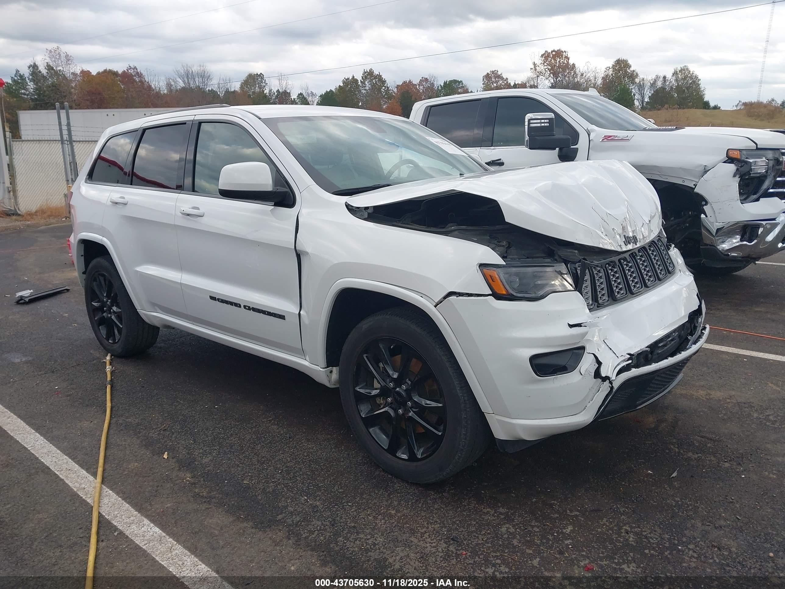 2022 Jeep Grand Cherokee Laredo X, VIN 1C4RJEAG4NC155394 — Front end