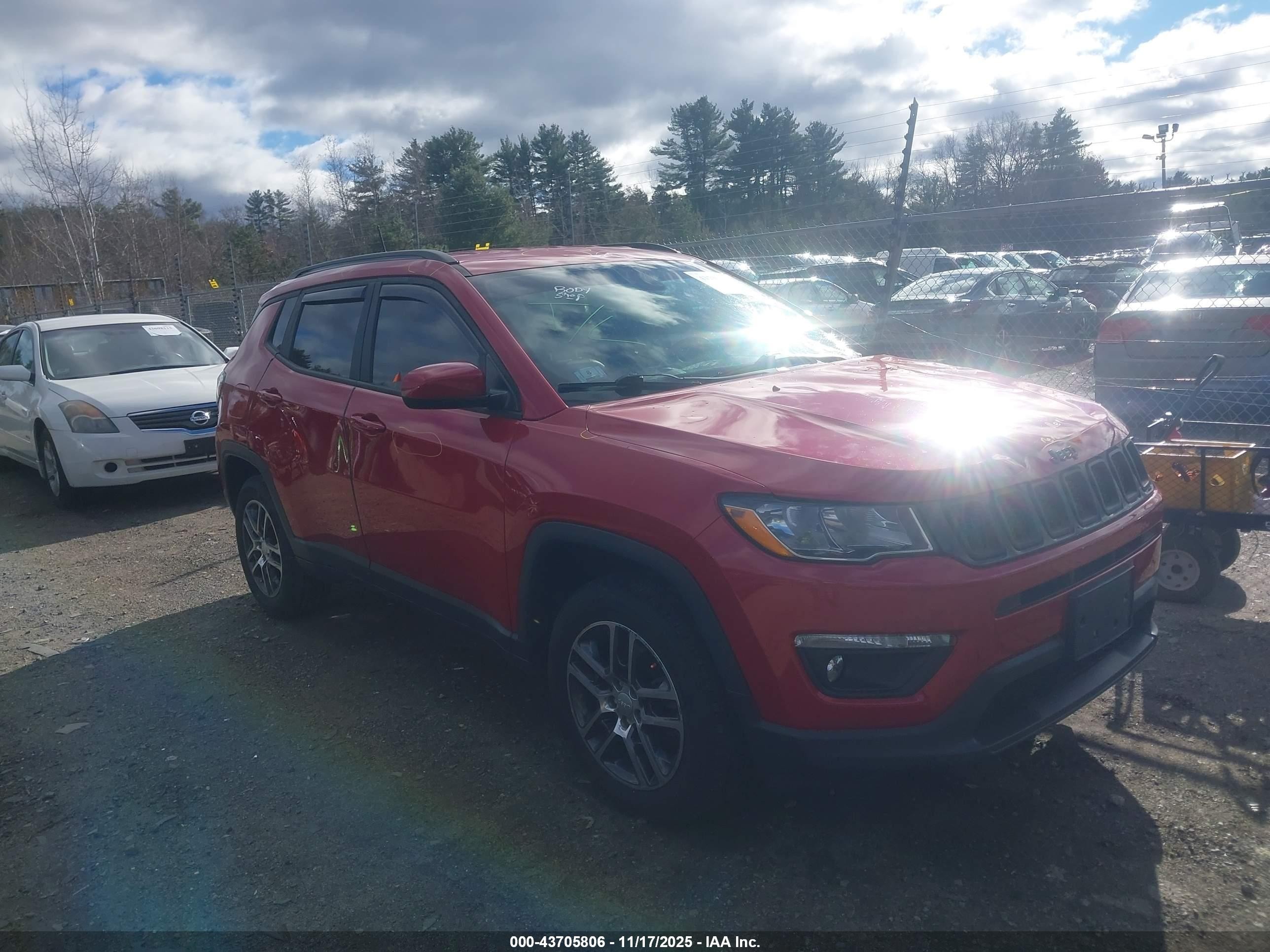 2018 Jeep Compass Latitude, VIN 3C4NJDBB6JT112914 — Front end