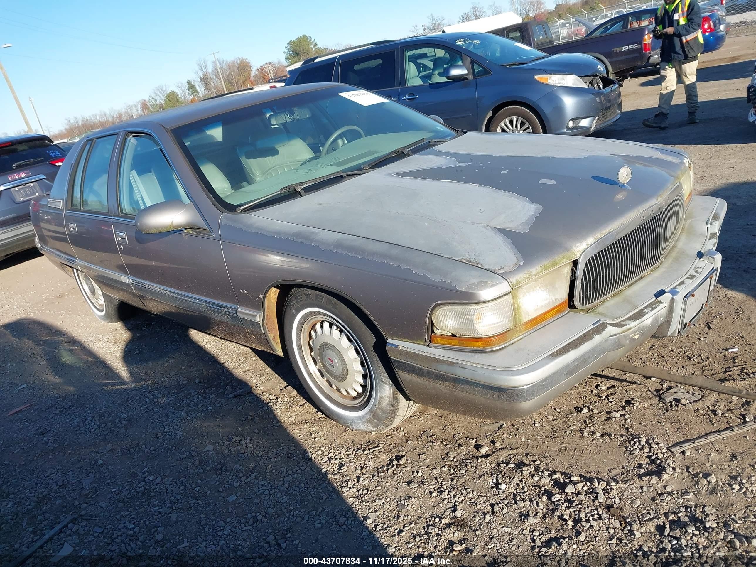 1996 Buick Roadmaster Collectors Edition, VIN 1G4BN52P2TR402728 — Перед