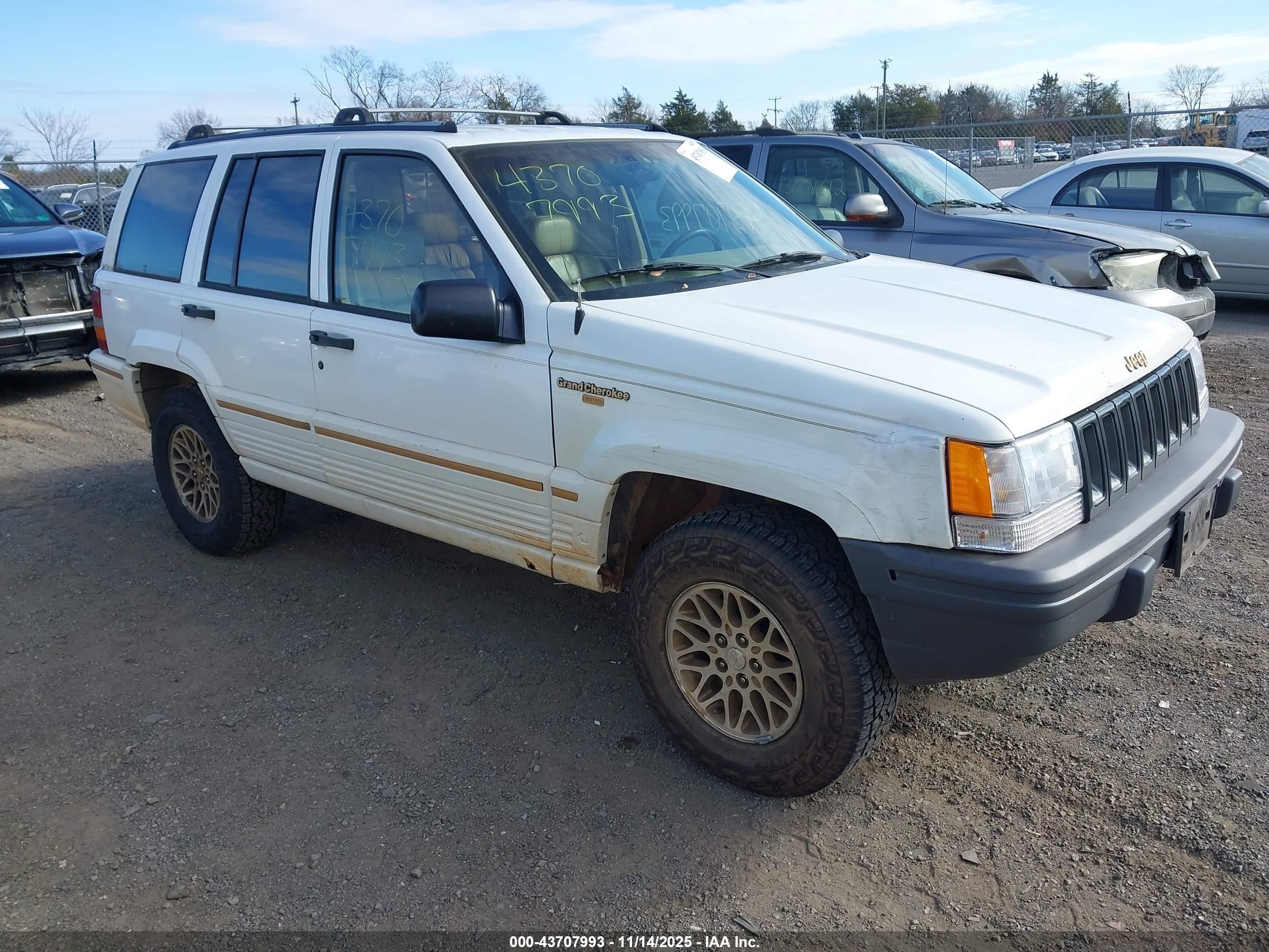 1994 Jeep Grand Cherokee Limited, VIN 1J4GZ78Y0RC271525 — Front end