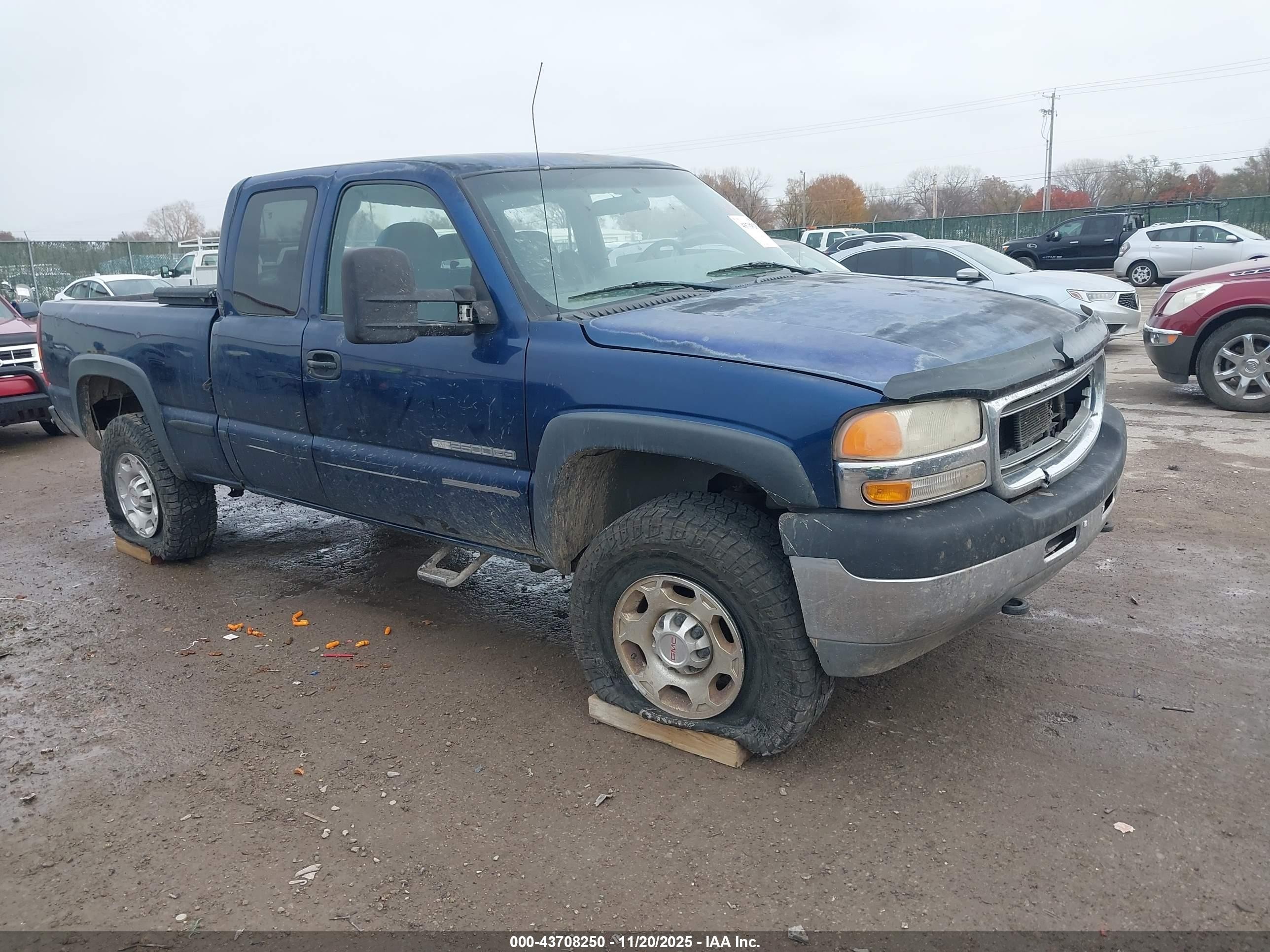 2002 GMC Sierra 2500HD Work Truck, VIN 1GTHC29UX2Z145654 — Side