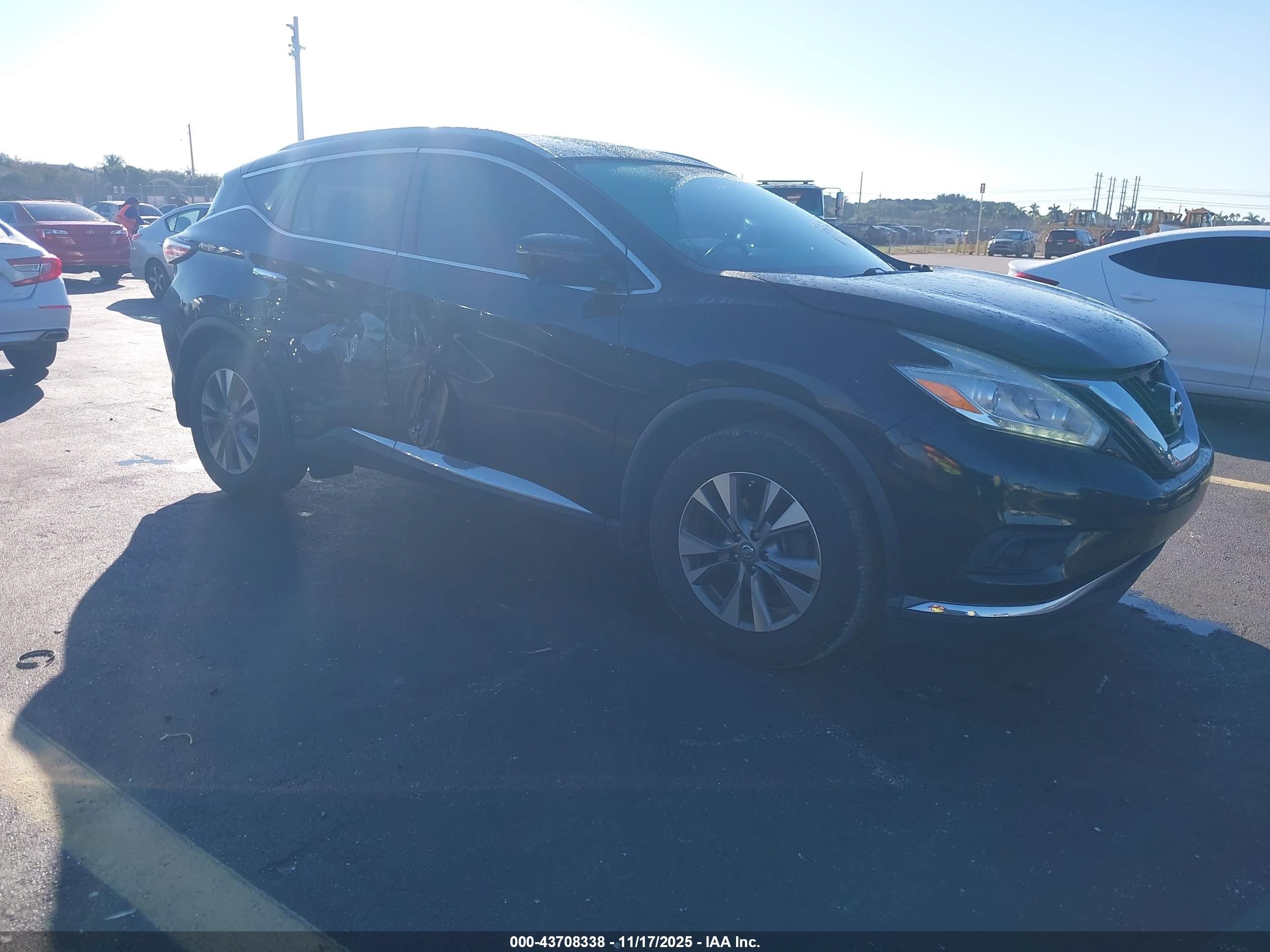 2017 Nissan Murano Platinum, VIN 5N1AZ2MG1HN126357 — Side