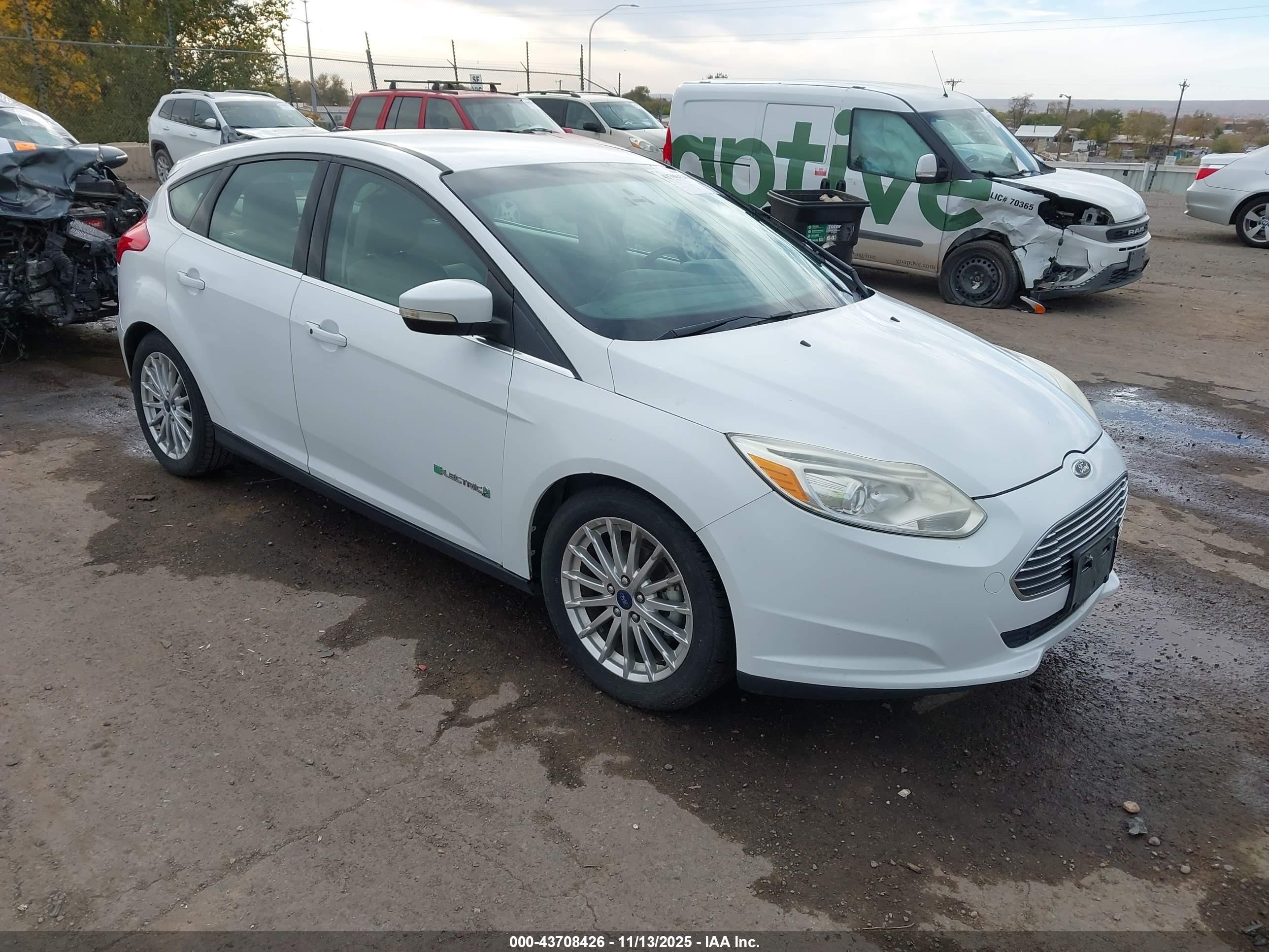 2016 Ford Focus Electric, VIN 1FADP3R46GL306249 — Front end