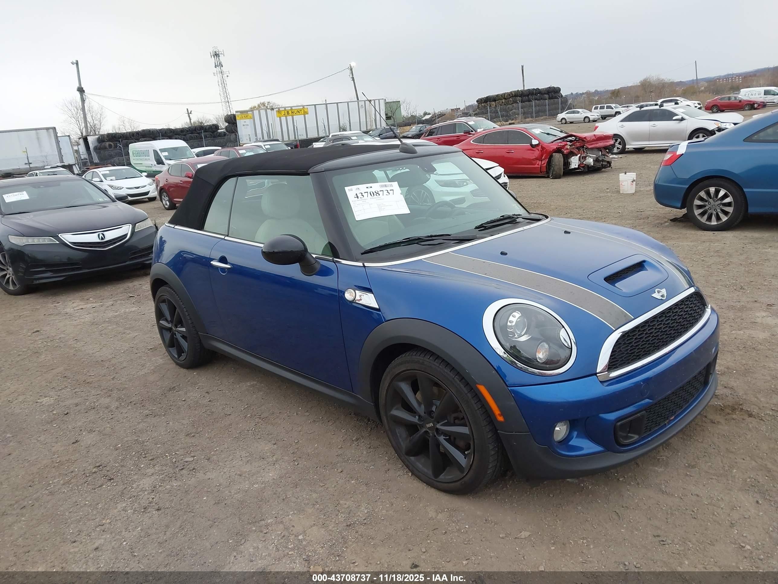 2012 MINI Convertible S, VIN WMWZP3C51CT250343 — Фото с аукциона 1 of 5