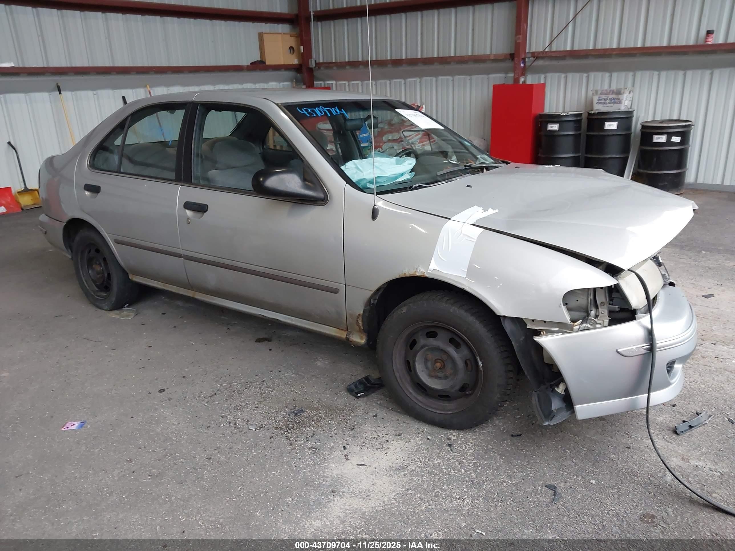 1998 Nissan Sentra XE, VIN 1N4AB41D1WC748258 — Перед