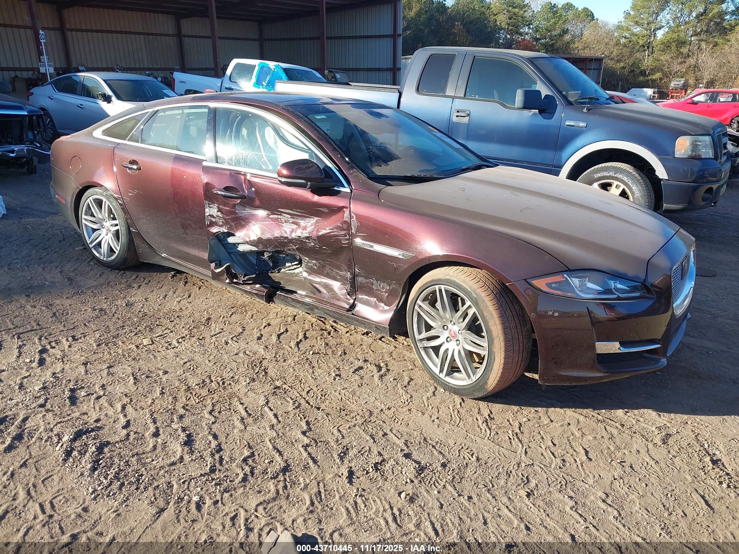 2019 Jaguar XJ Portfolio, VIN SAJWA2G78K8W20526 — Side