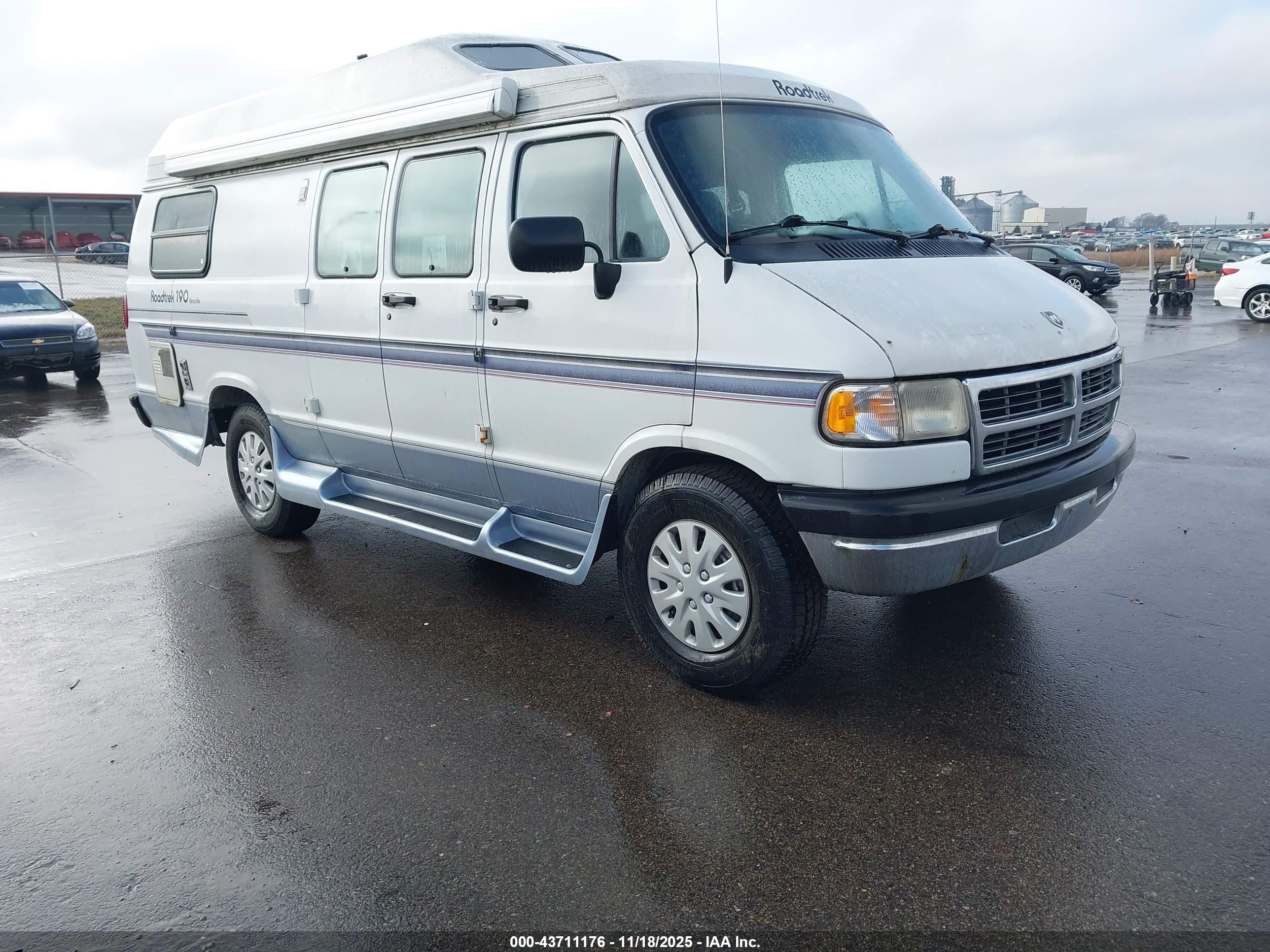 1997 Dodge RAM, VIN 2B6KB31YXVK518457 — Side